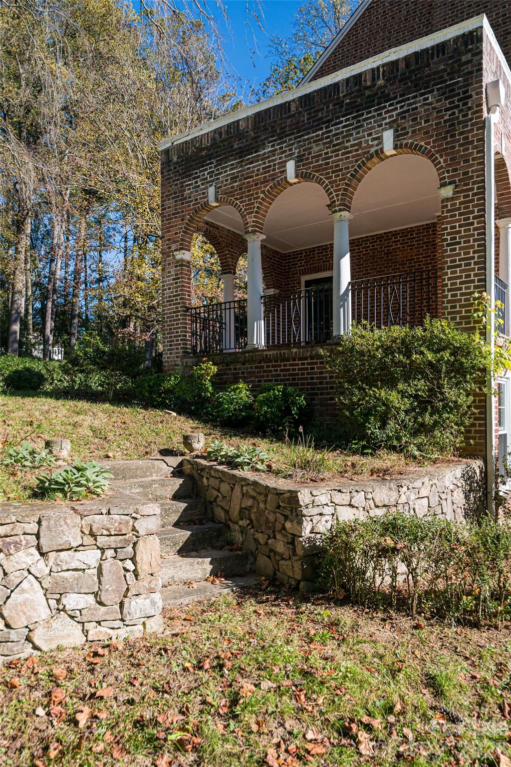 325 Vanderbilt Road — Asheville