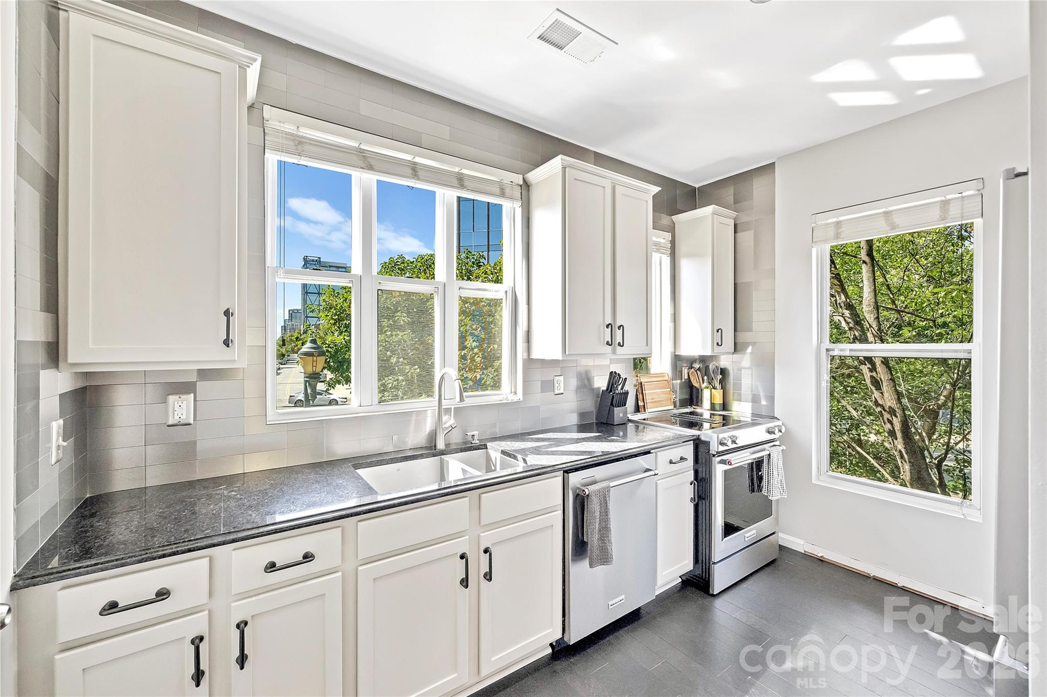 1425 Camden Road — Charlotte