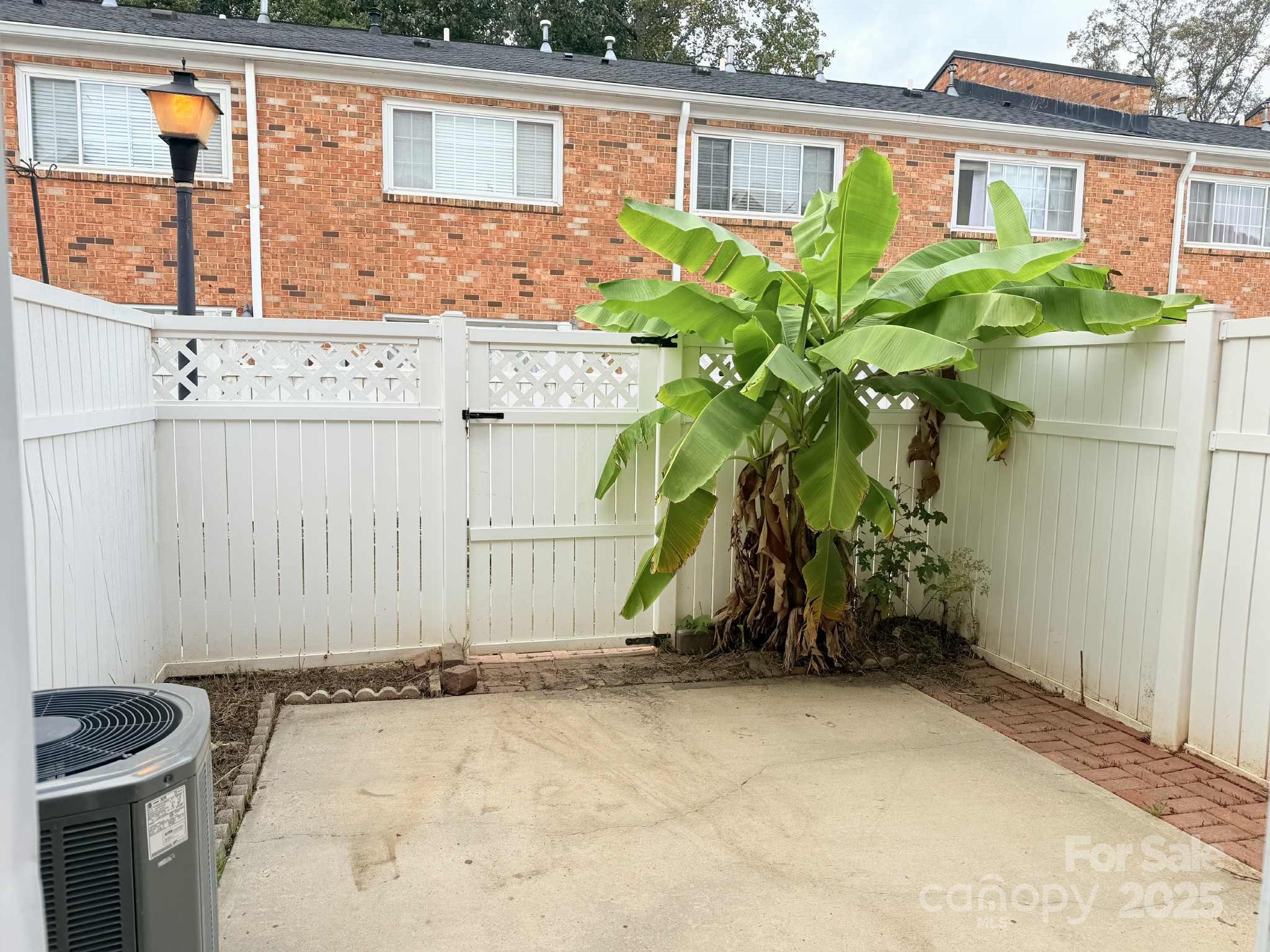 1218 Green Oaks Lane #J — Charlotte