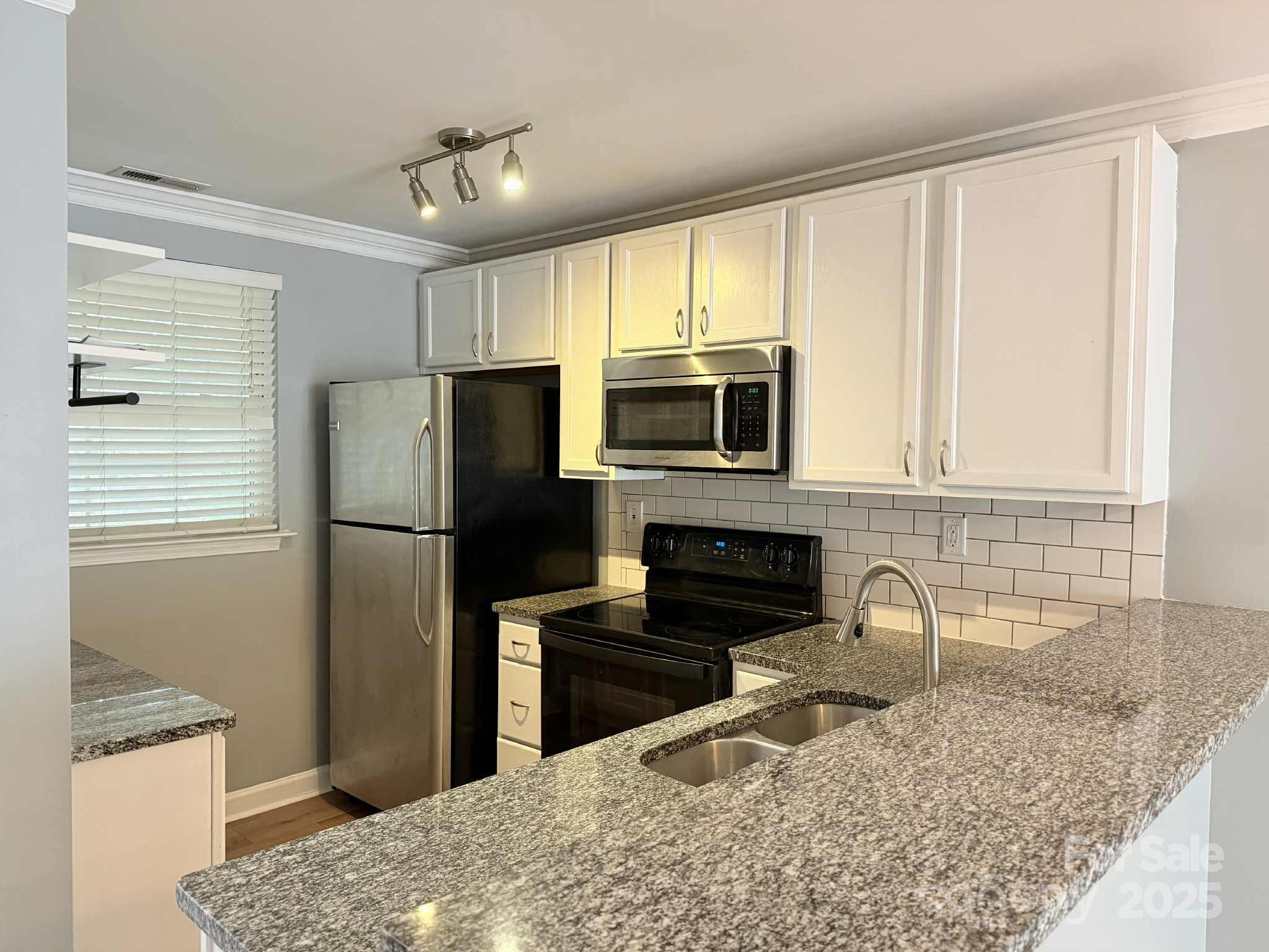 1218 Green Oaks Lane #J — Charlotte