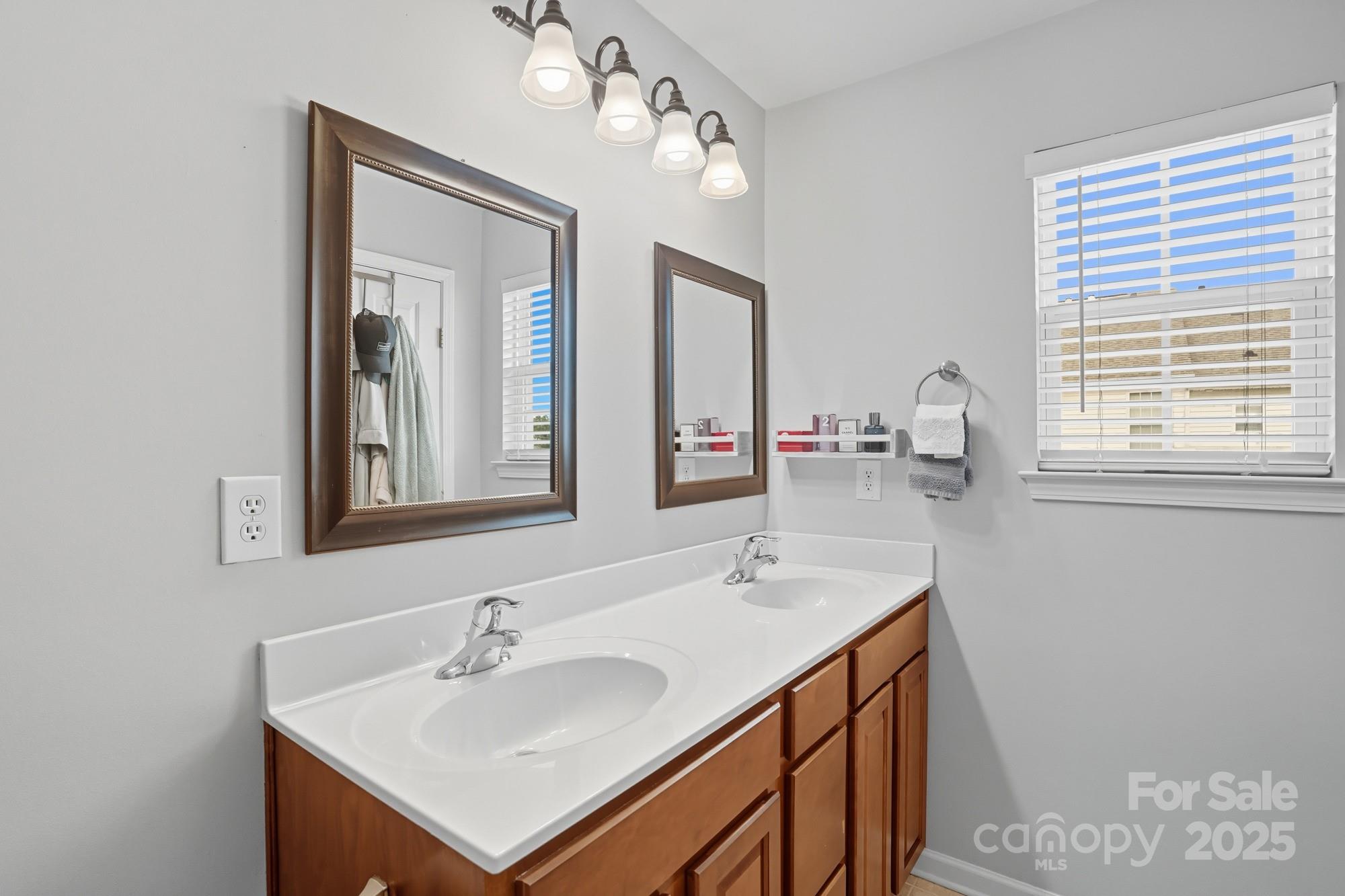 15815 Castle Watch Avenue — Charlotte
