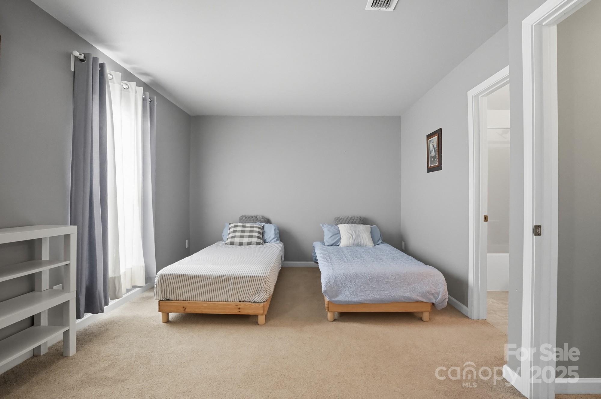 15815 Castle Watch Avenue — Charlotte
