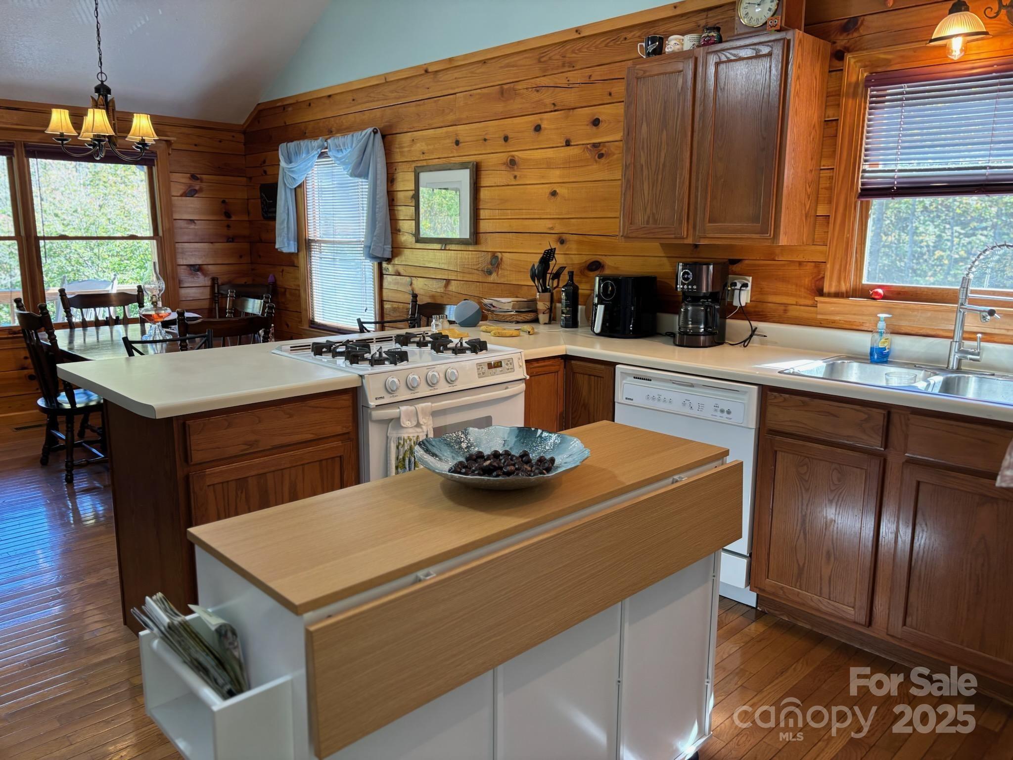 408 Dora Lane — Bakersville