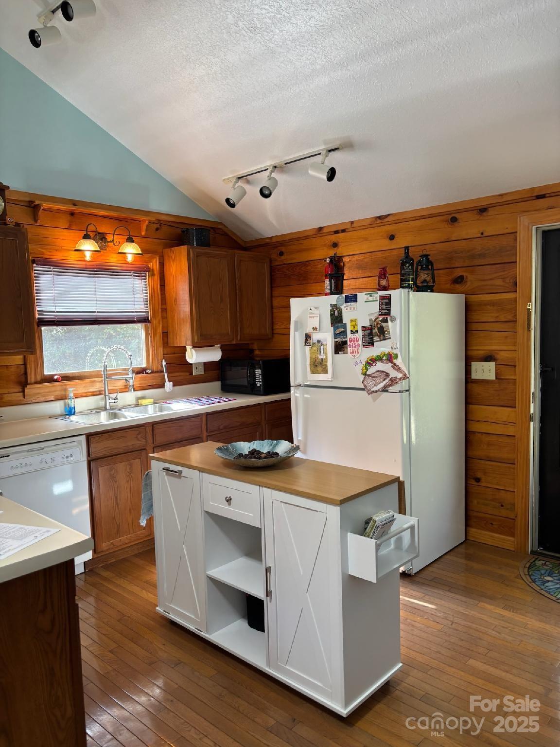 408 Dora Lane — Bakersville