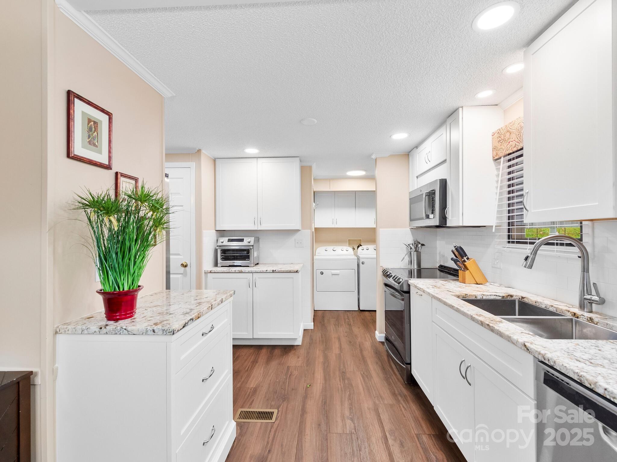 52 Delta Lane — Sylva