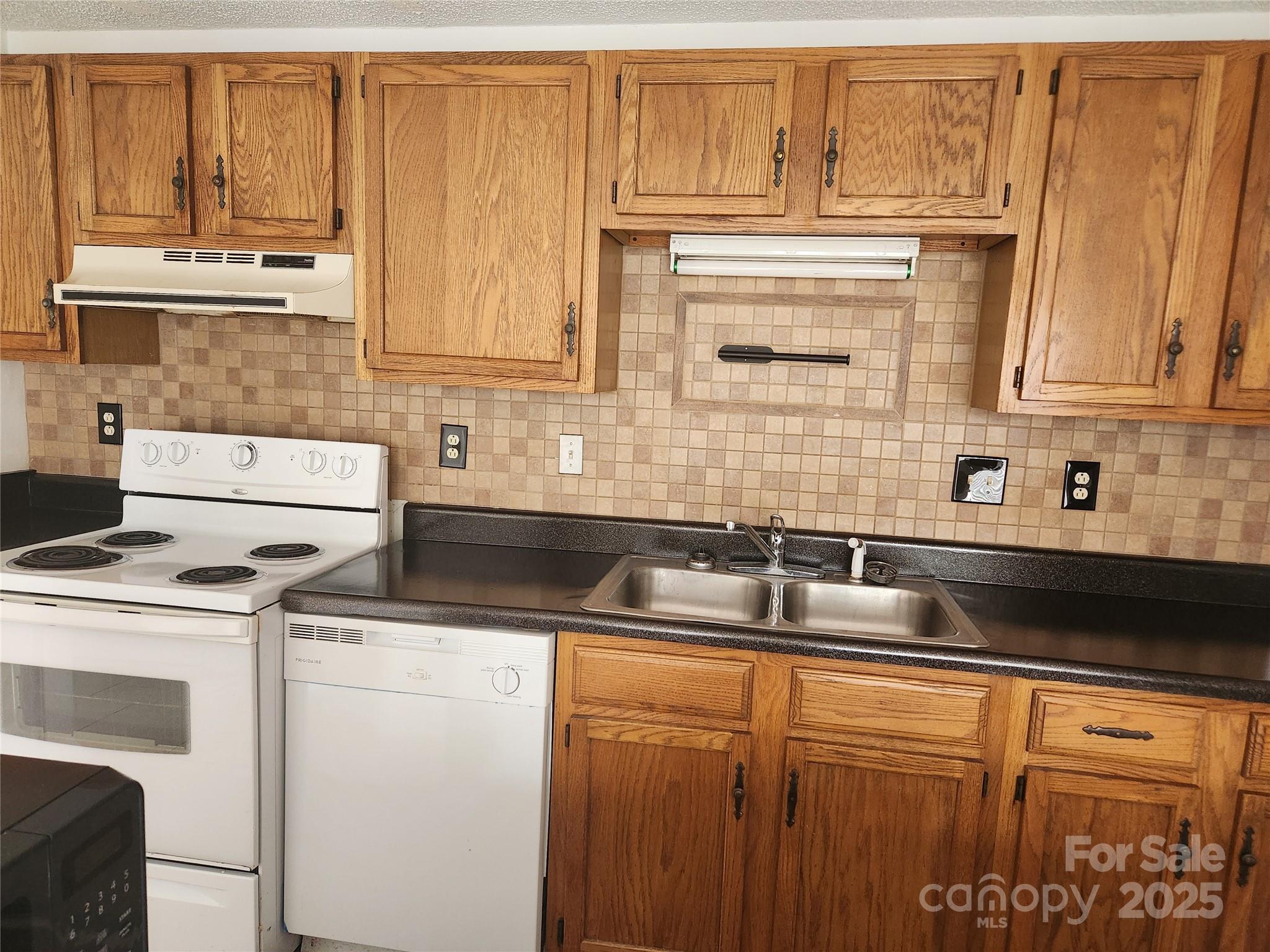 1614-H Arlyn Circle — Charlotte