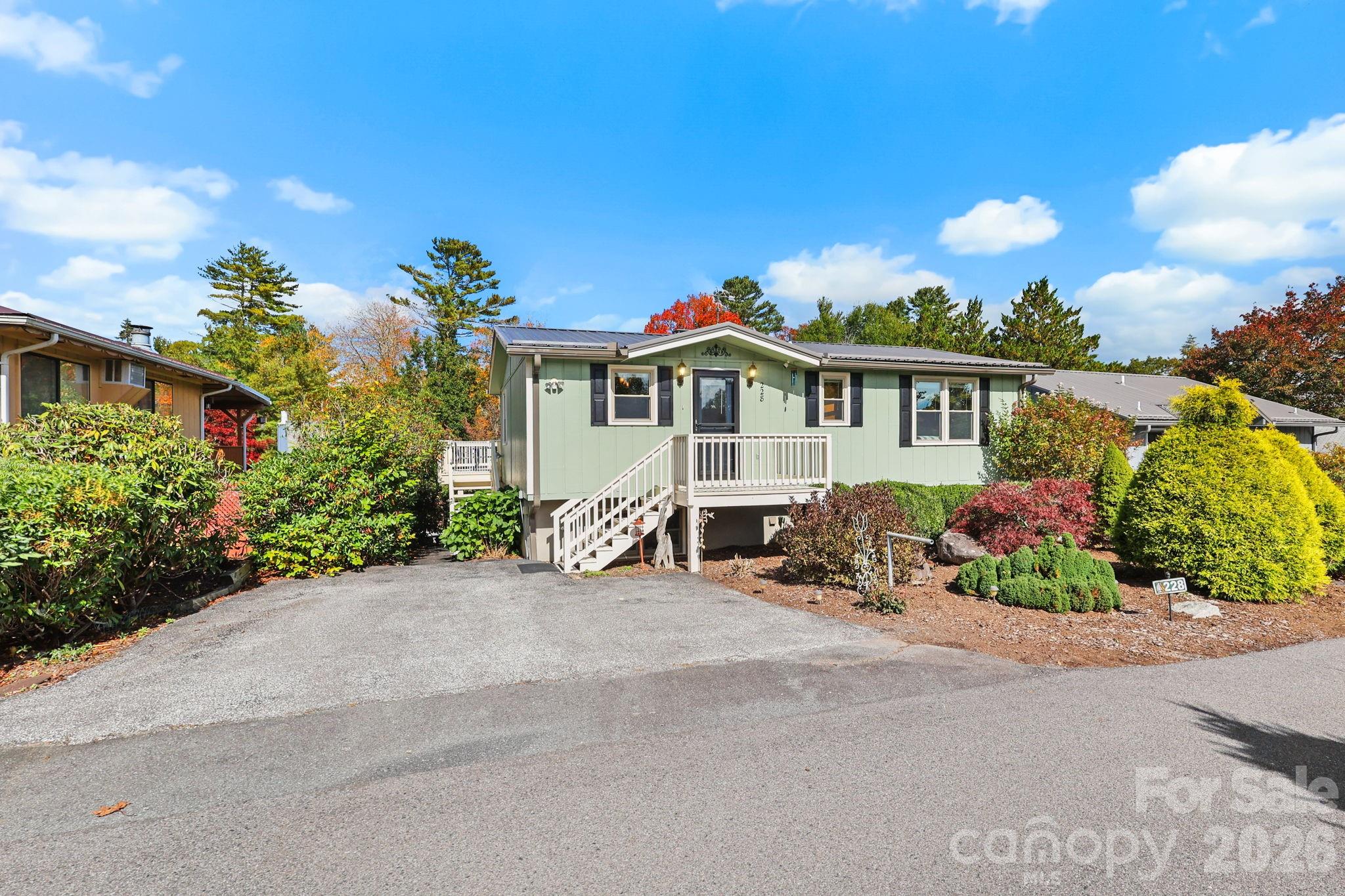 228 Snowshoe Loop — Newland