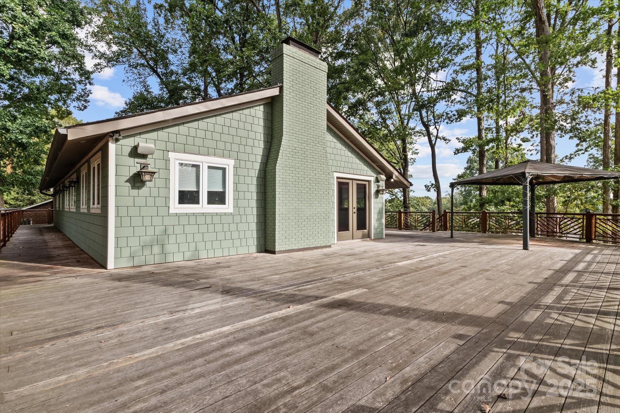 258 Crystal Circle — Mooresville