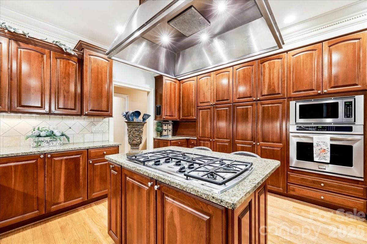 562 Rocky Cove Lane — Denton