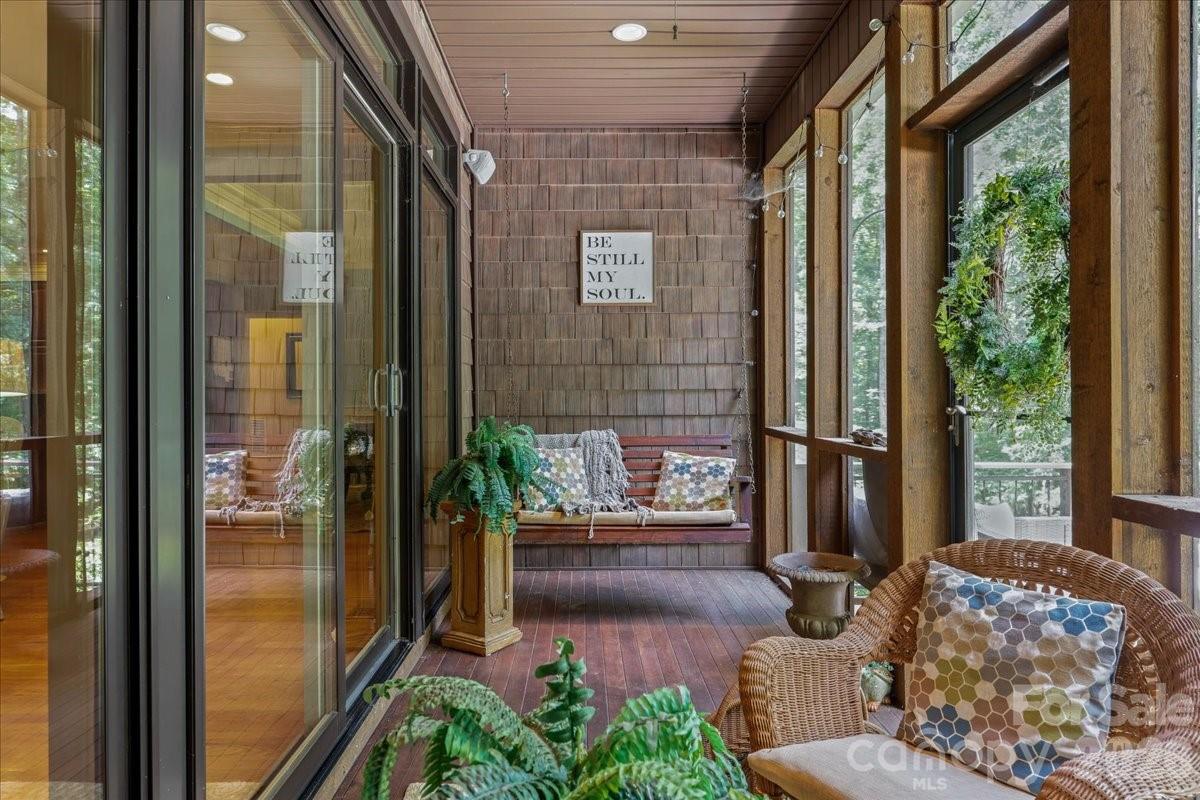 562 Rocky Cove Lane — Denton
