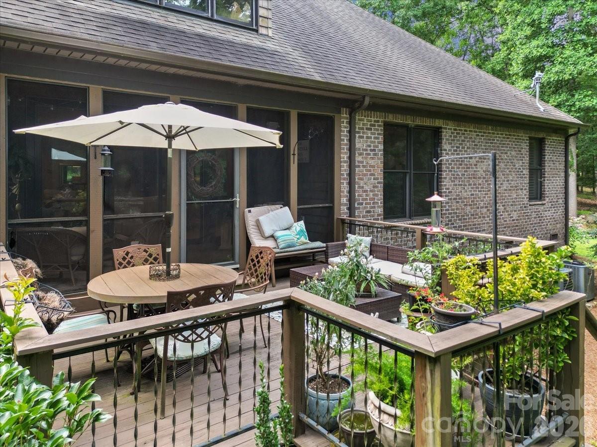 562 Rocky Cove Lane — Denton