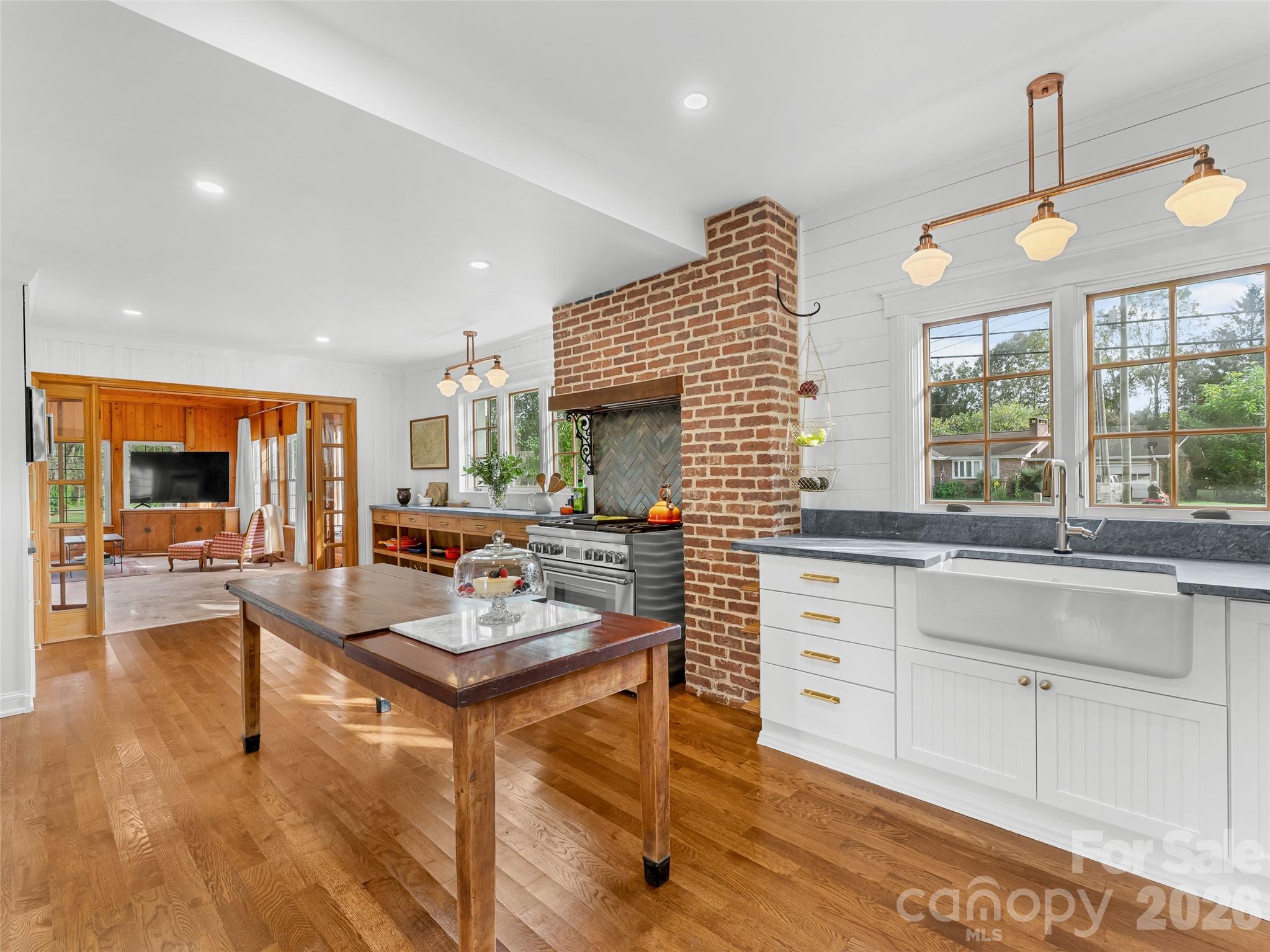 505 N Country Club Road — Brevard