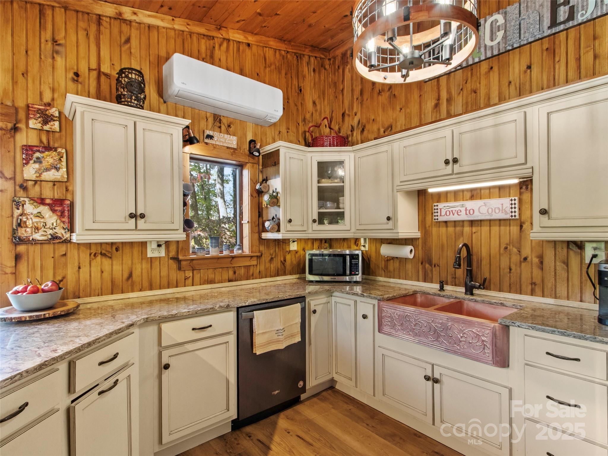 354 Big Ridge Road — Burnsville