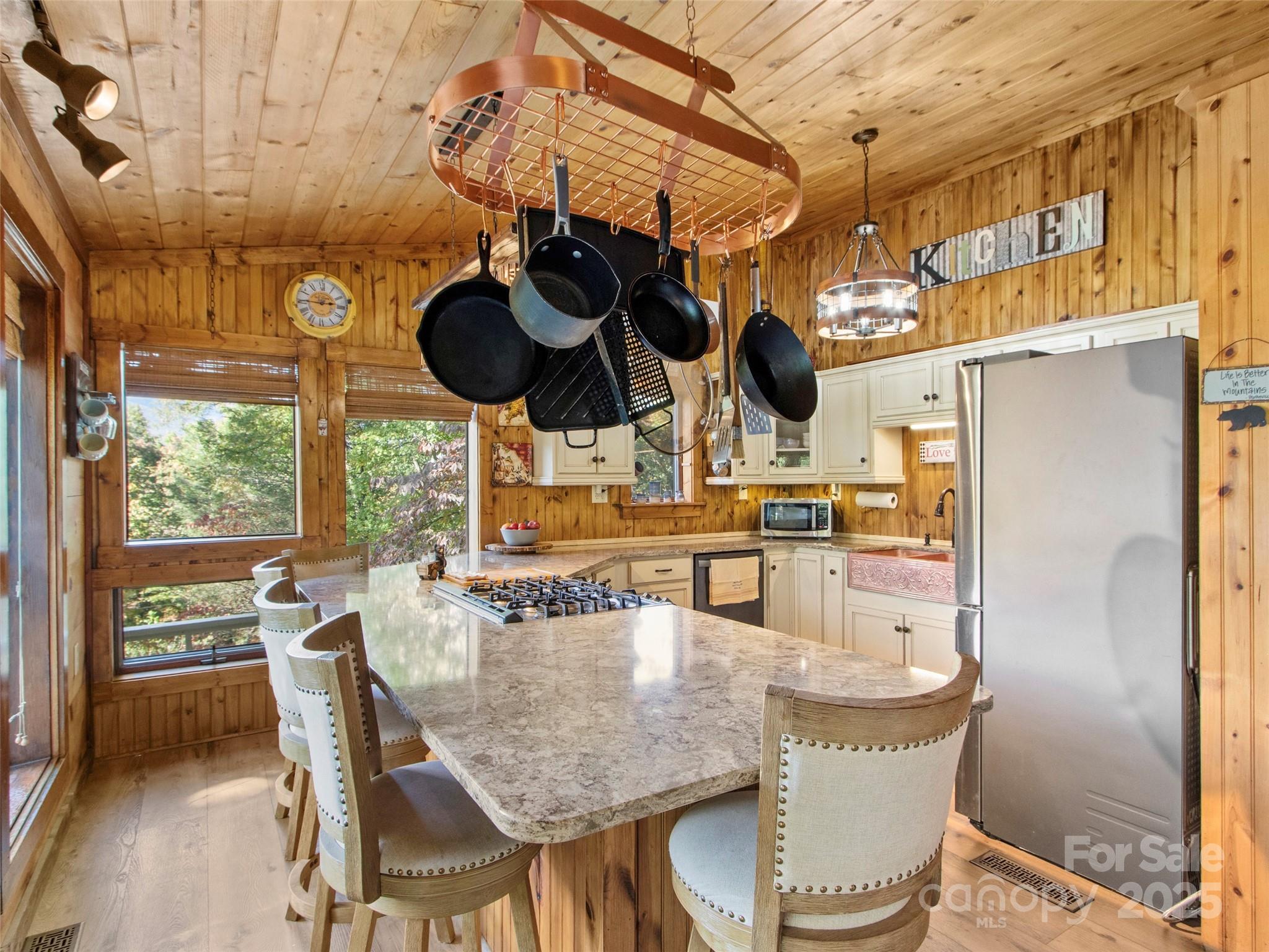 354 Big Ridge Road — Burnsville