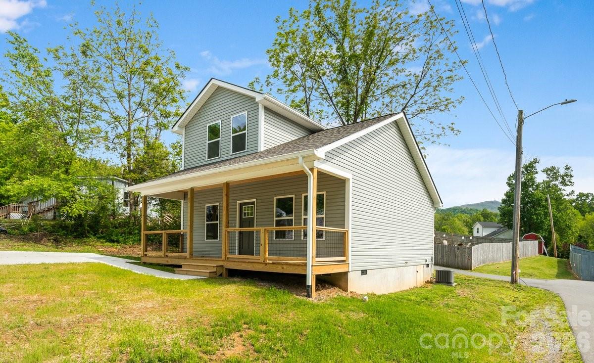 102 Babb Street — Waynesville