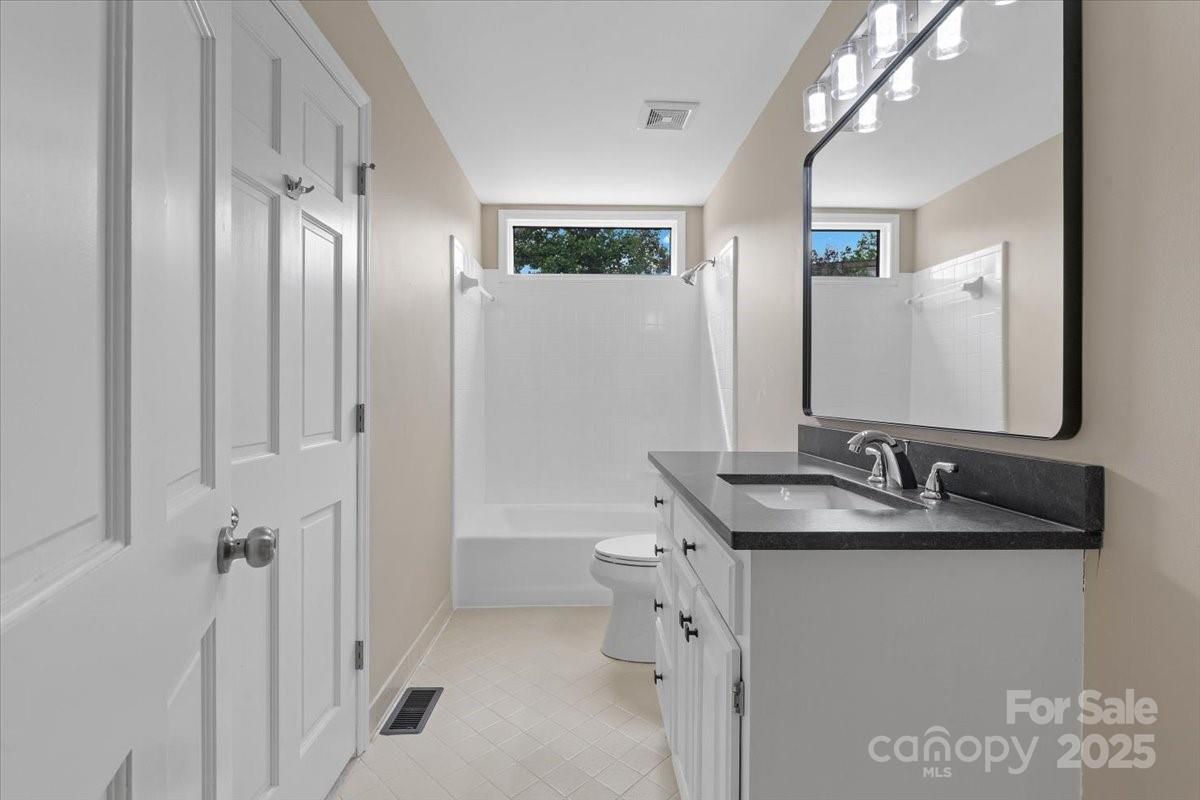 5916 Cashion Road — Huntersville
