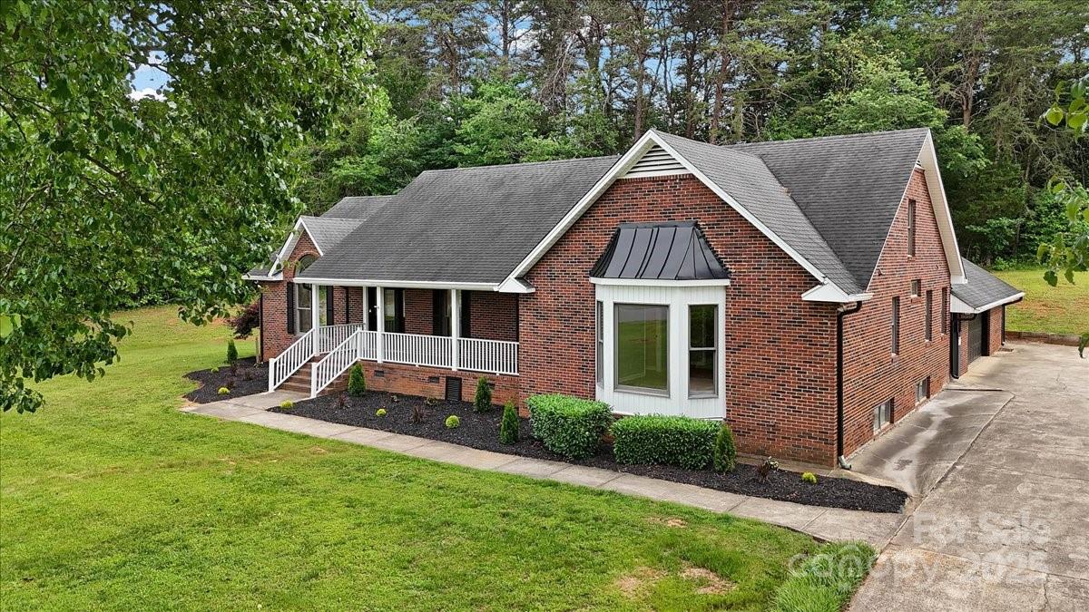 5916 Cashion Road — Huntersville