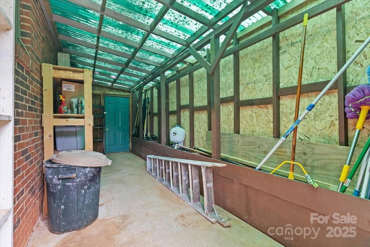 5916 Cashion Road — Huntersville