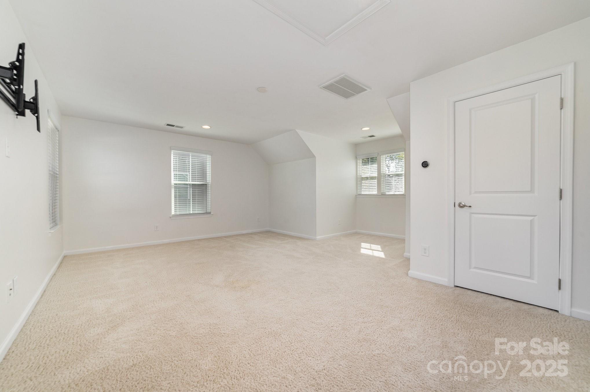 2677 Kinsley Avenue NW — Concord