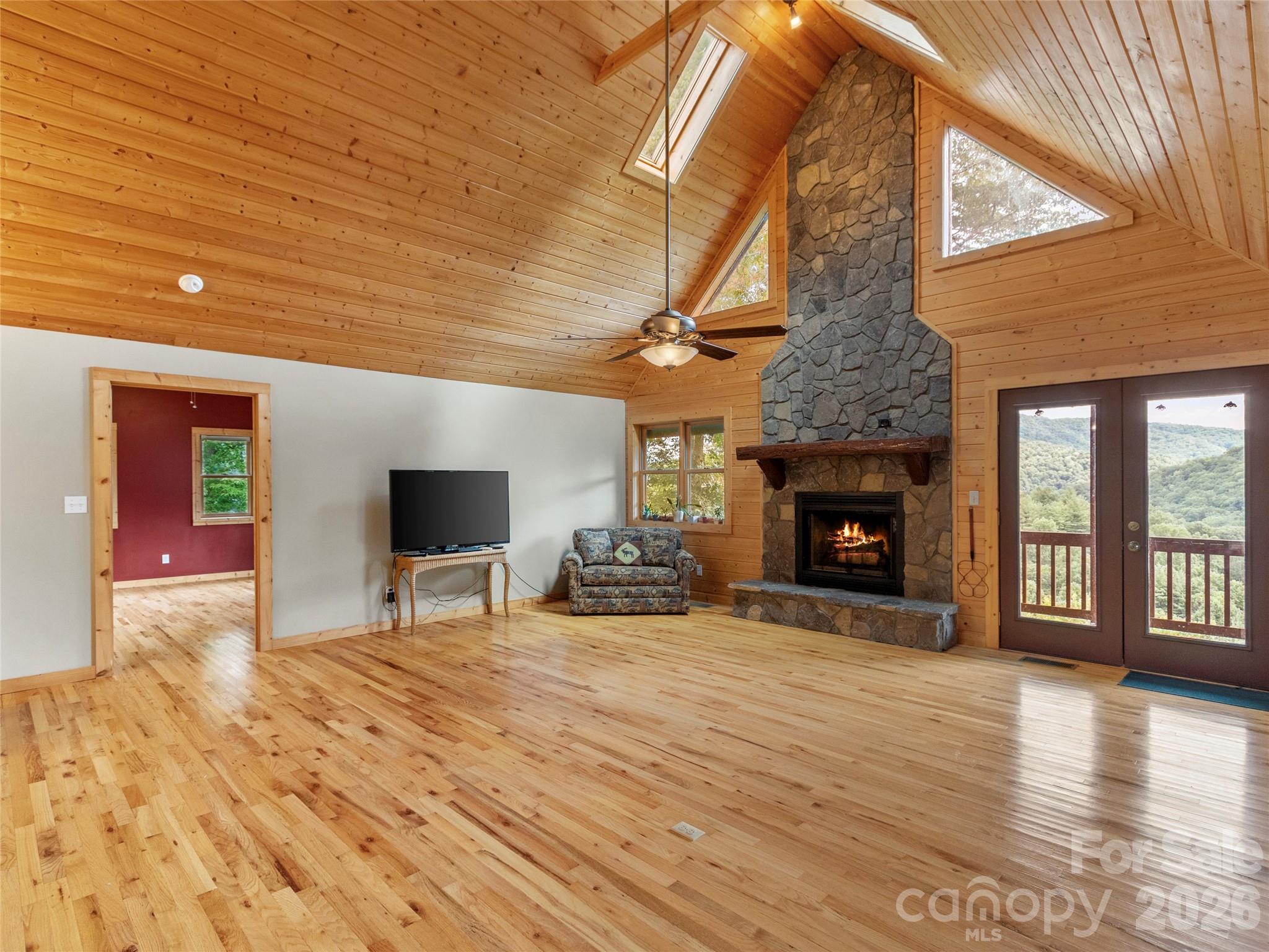 346 Appaloosa Trail — Burnsville