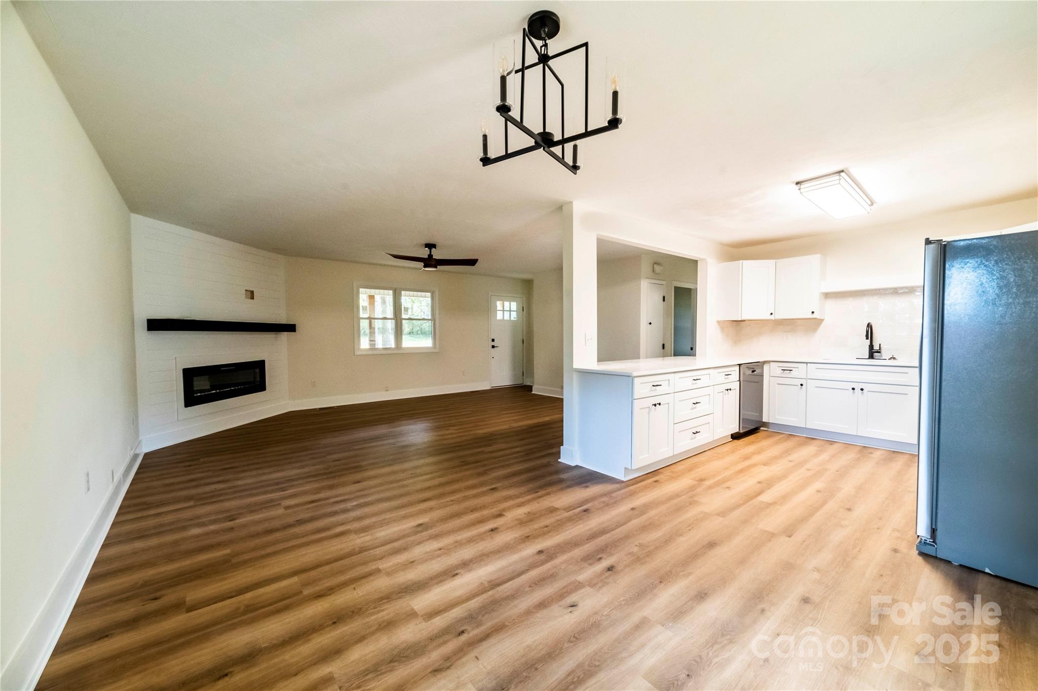 1210 29th Avenue Drive NE — Hickory