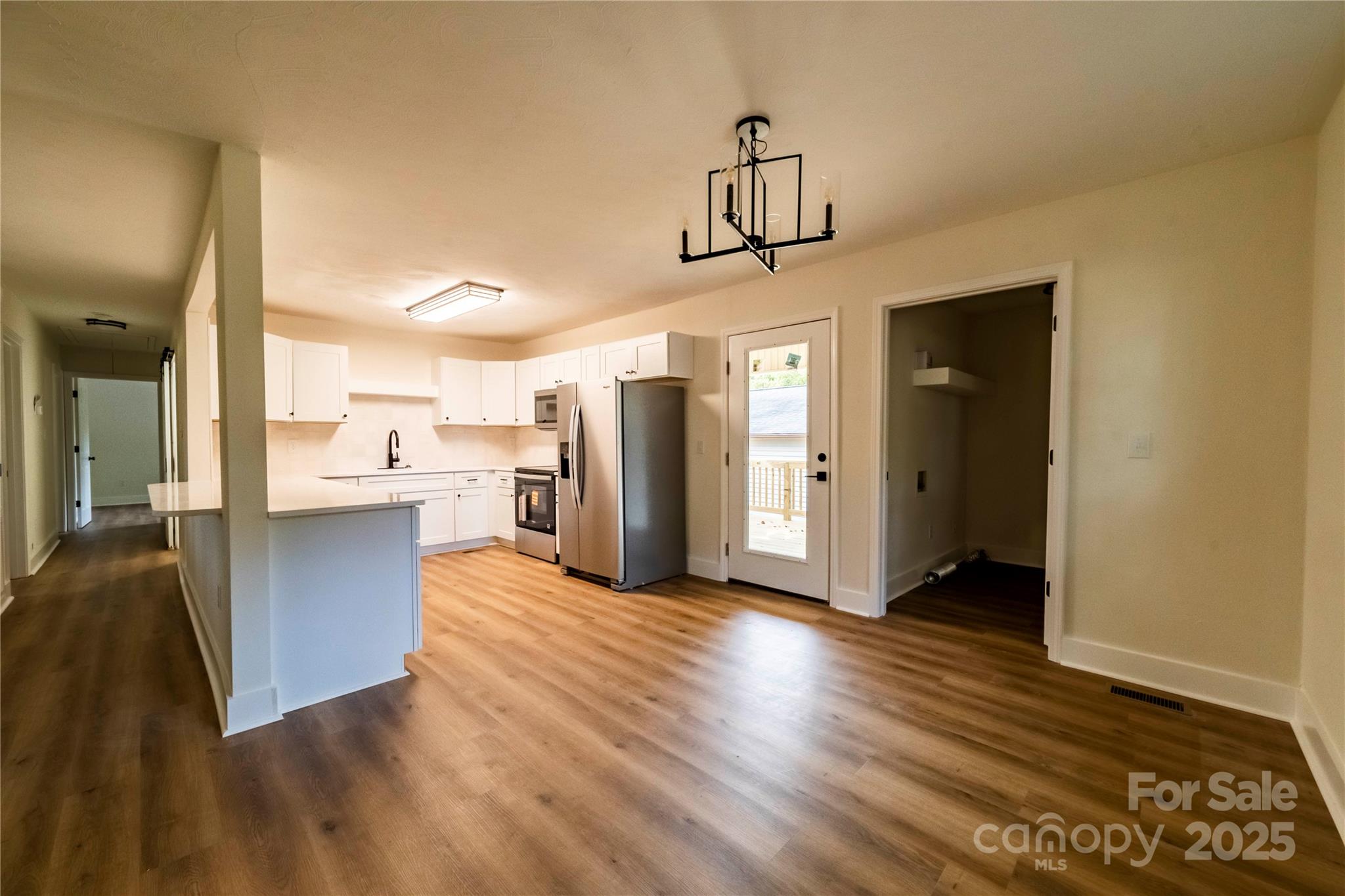 1210 29th Avenue Drive NE — Hickory