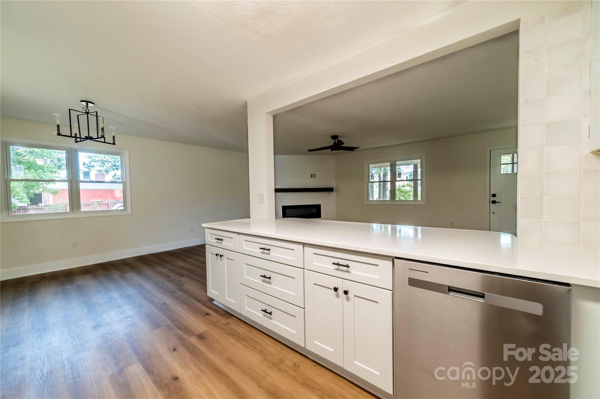 1210 29th Avenue Drive NE — Hickory
