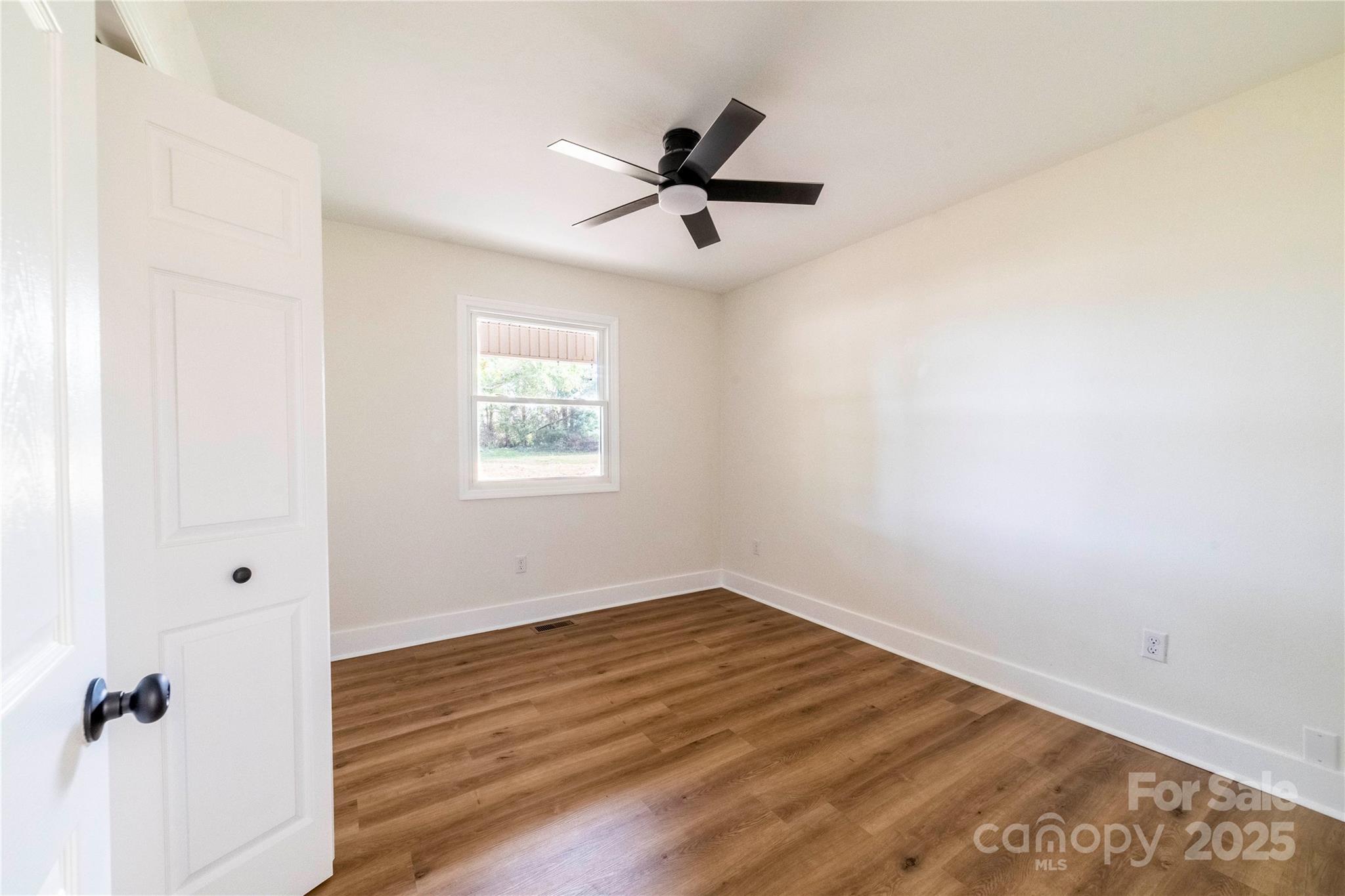 1210 29th Avenue Drive NE — Hickory