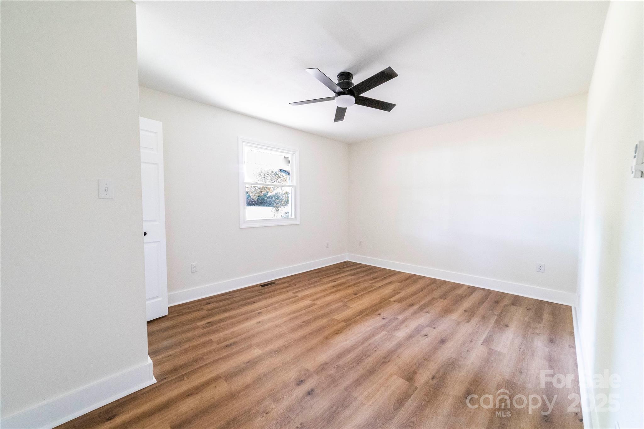 1210 29th Avenue Drive NE — Hickory