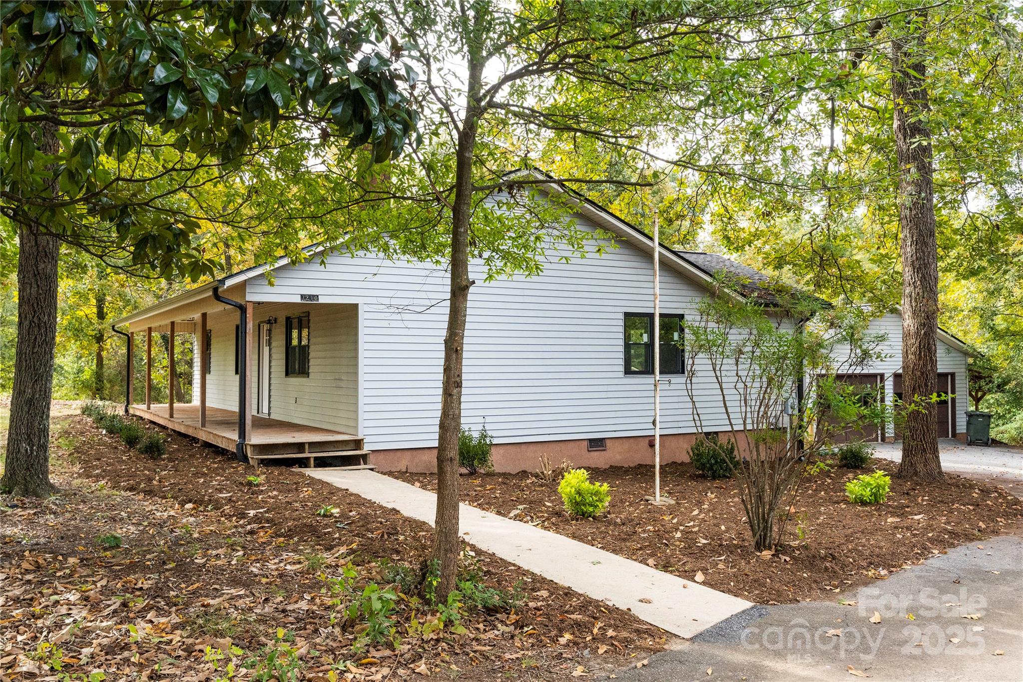 1210 29th Avenue Drive NE — Hickory