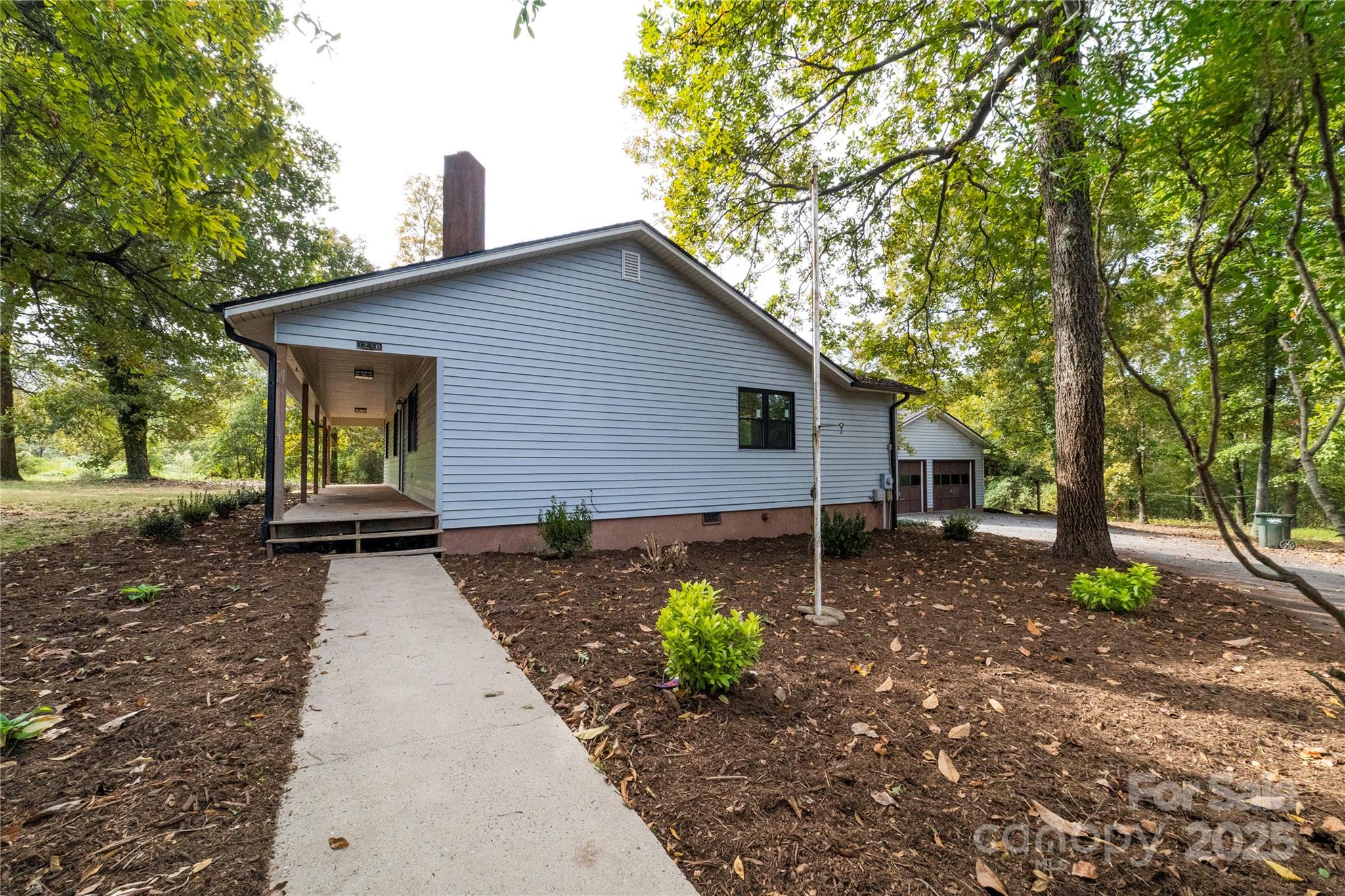 1210 29th Avenue Drive NE — Hickory