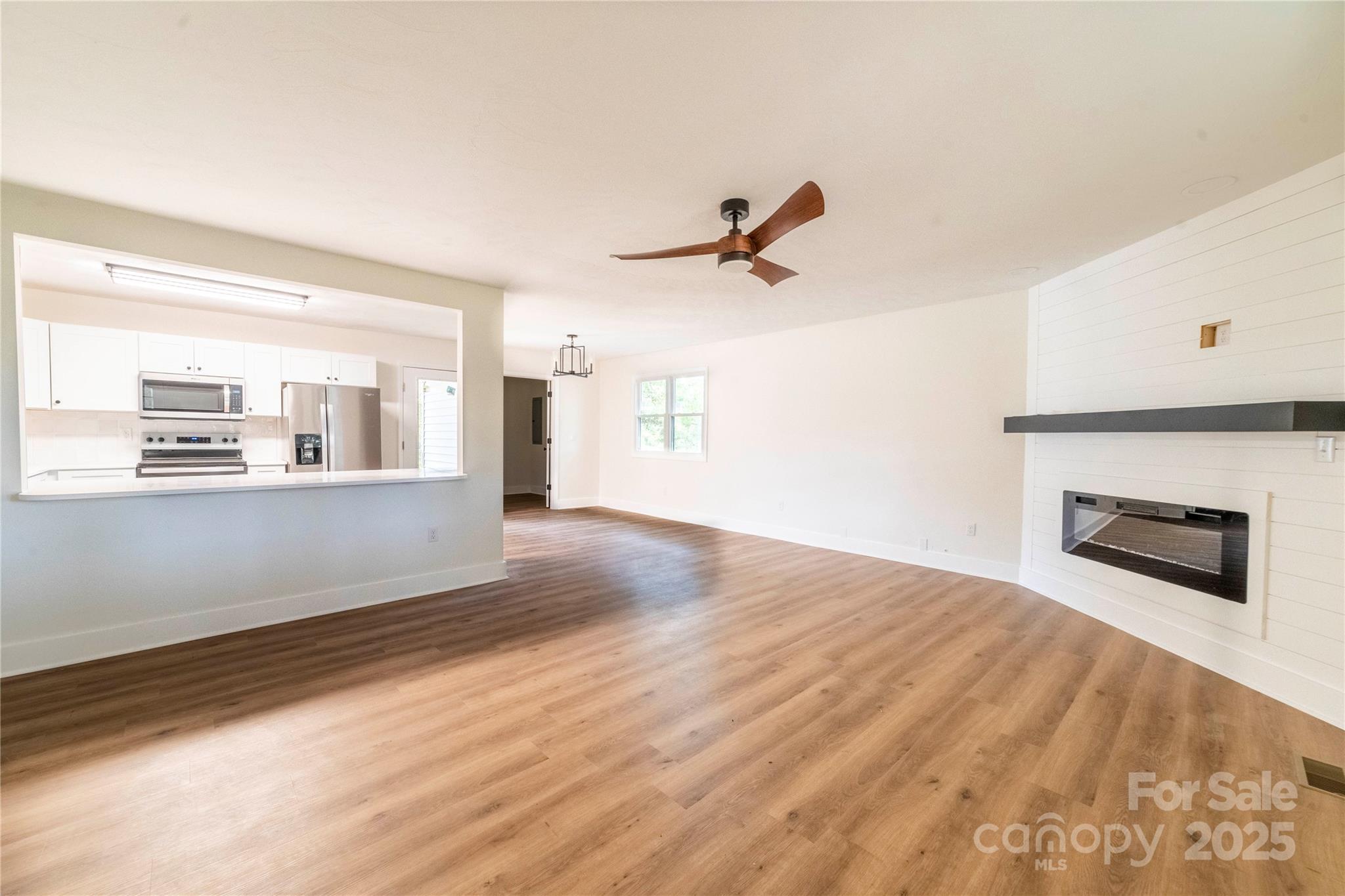 1210 29th Avenue Drive NE — Hickory