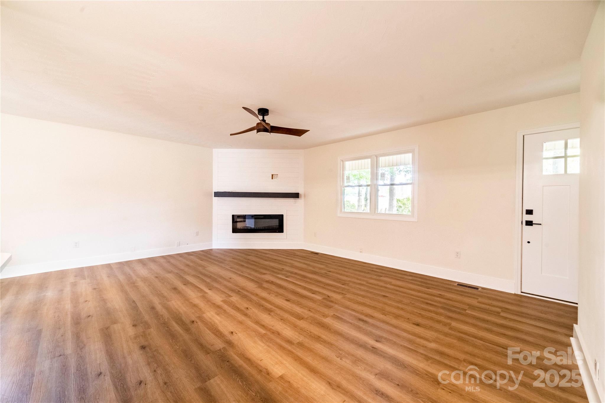 1210 29th Avenue Drive NE — Hickory