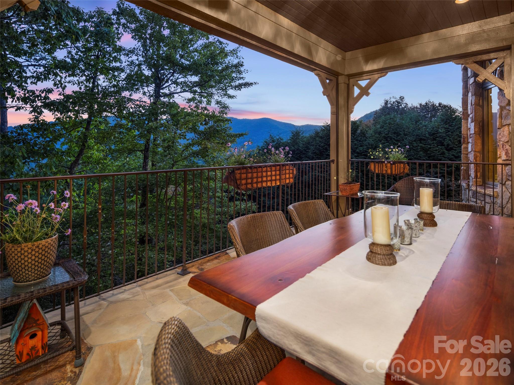 5 Rock Vista Way — Arden