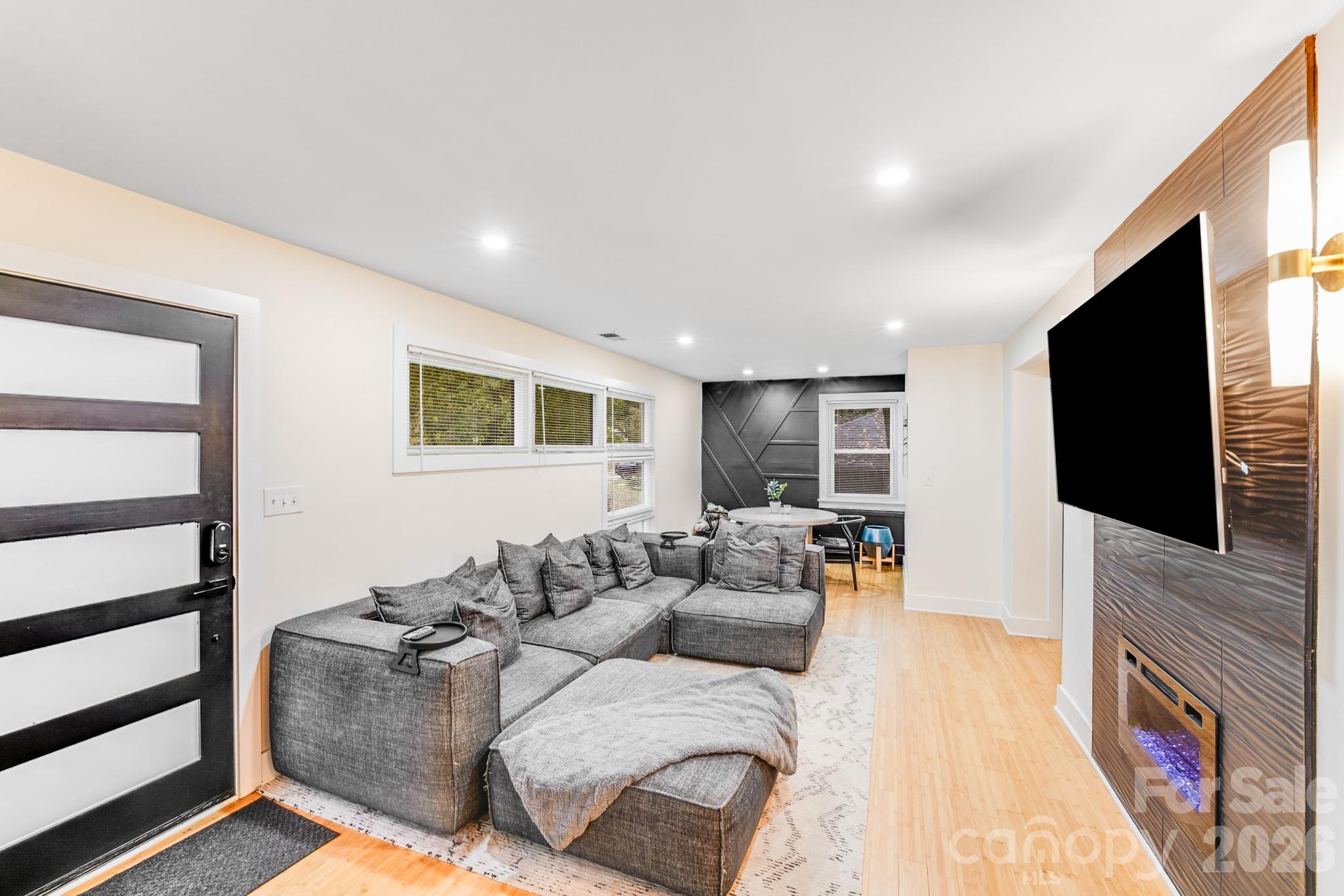 4910 Valley Stream Road — Charlotte