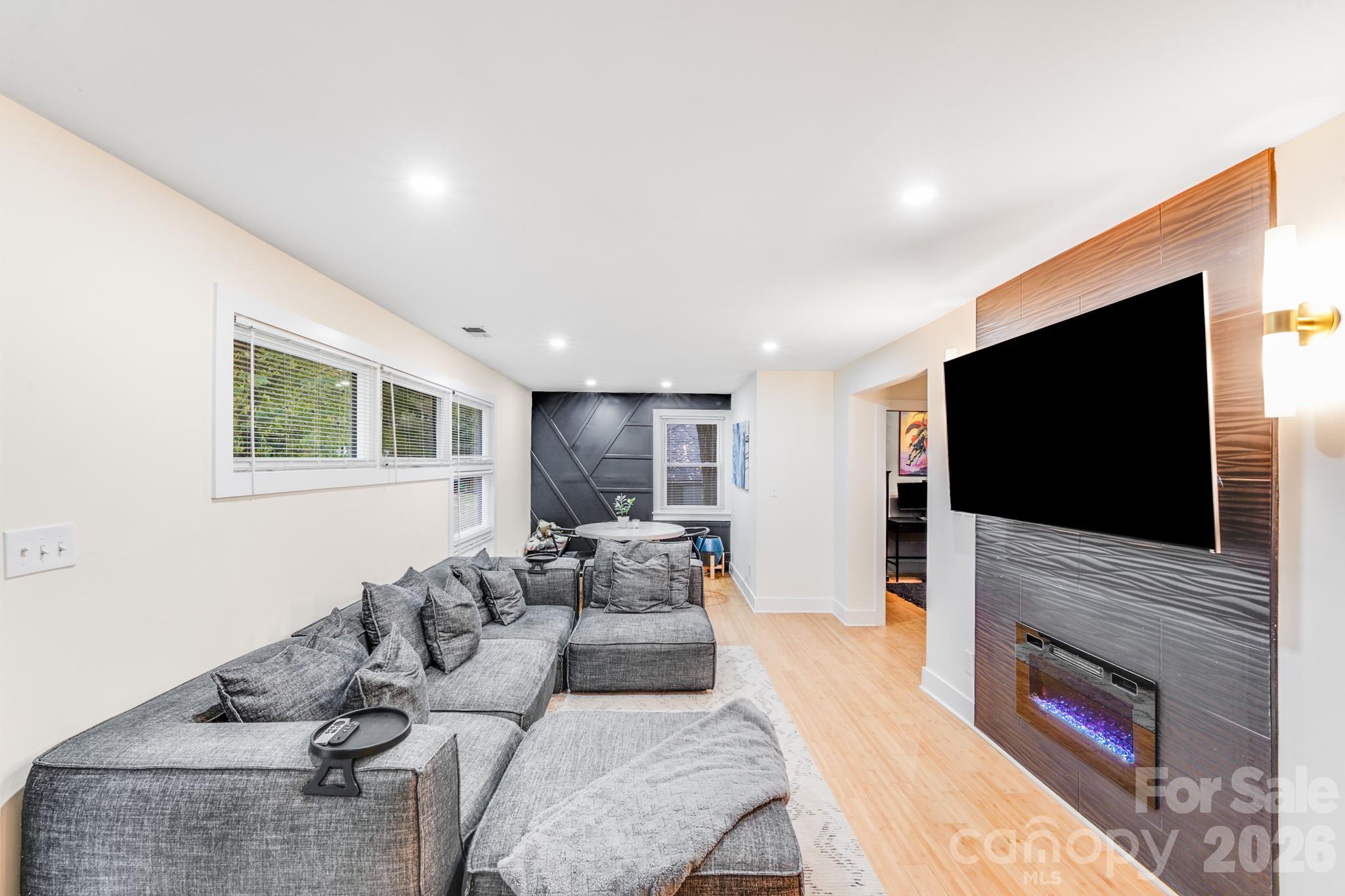 4910 Valley Stream Road — Charlotte