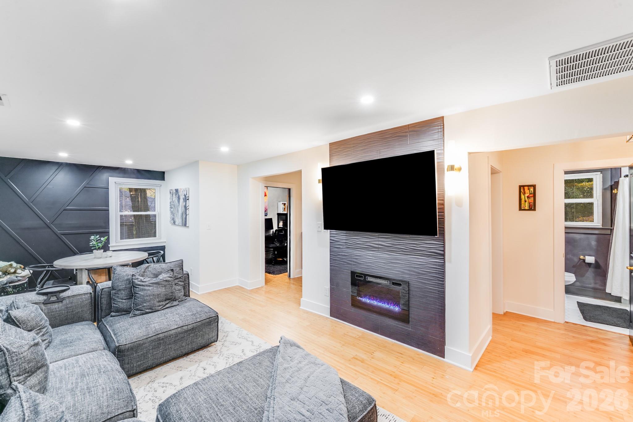4910 Valley Stream Road — Charlotte