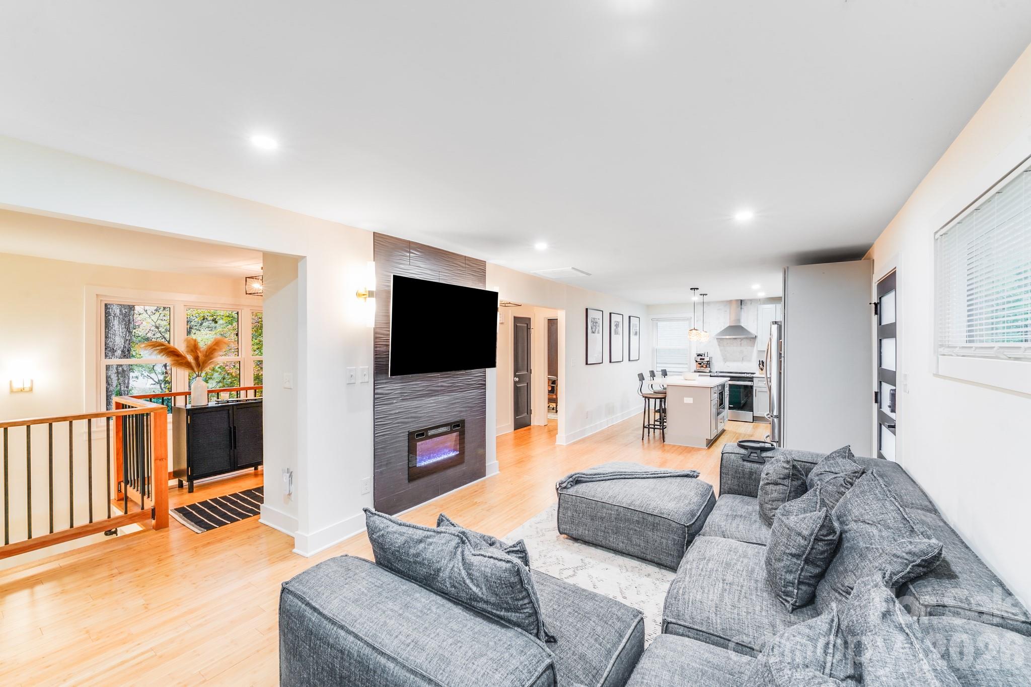 4910 Valley Stream Road — Charlotte