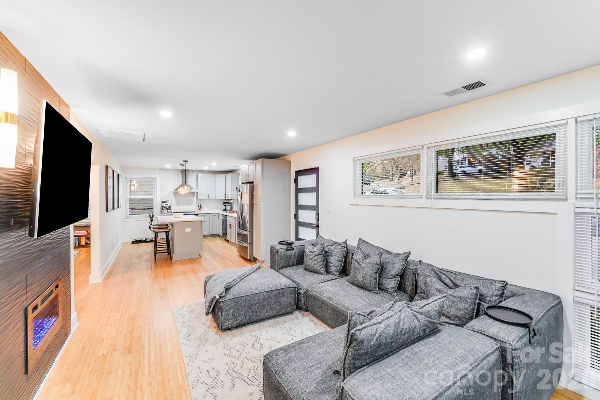 4910 Valley Stream Road — Charlotte