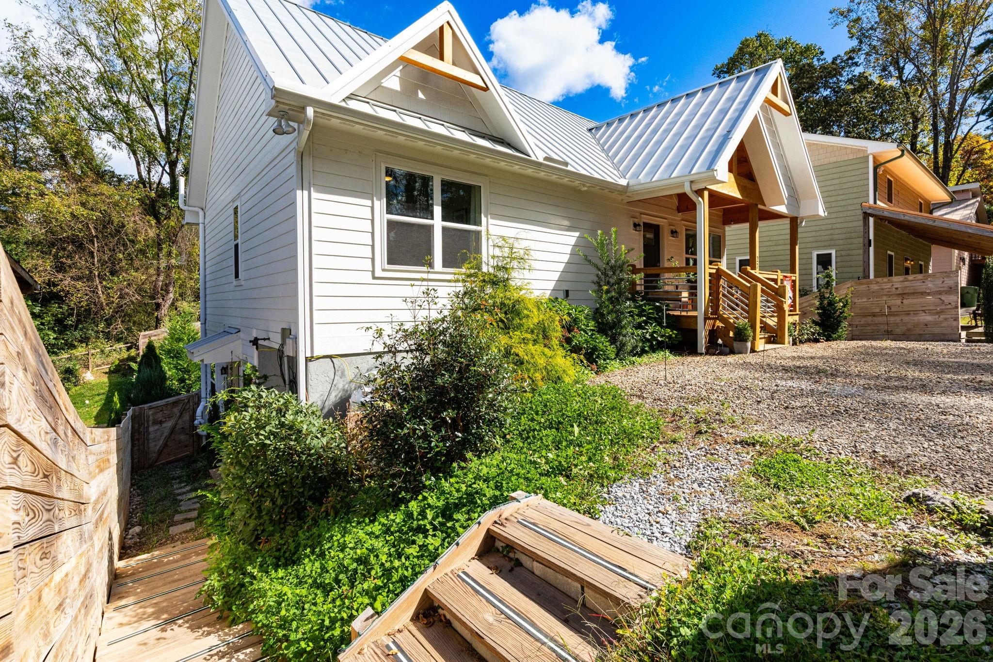 27 Ruslan Drive — Asheville