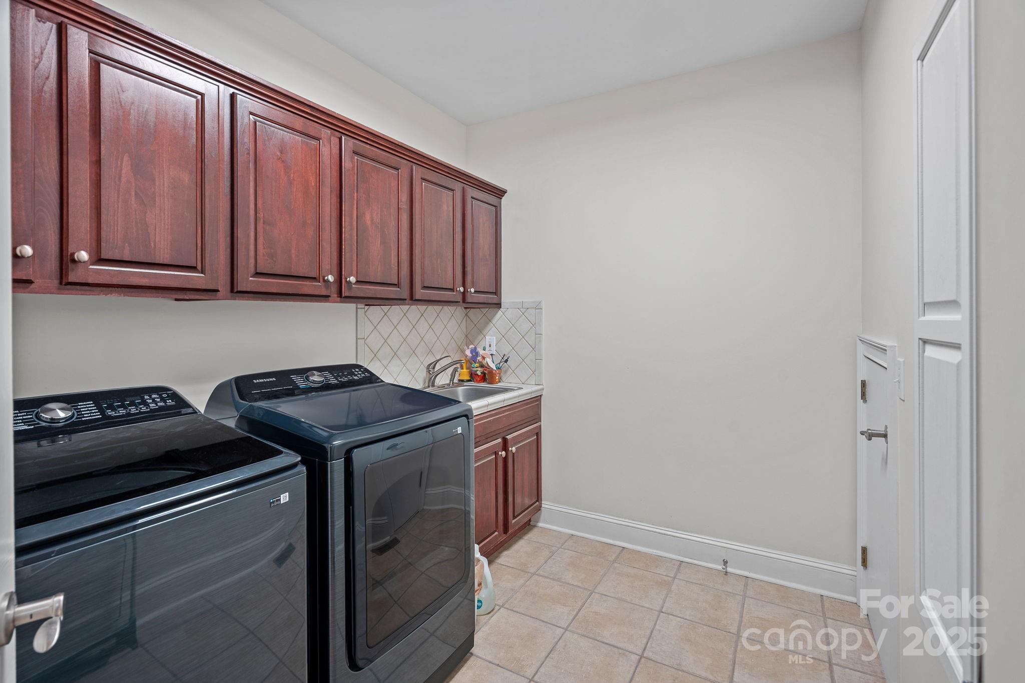 107 Kenway Loop — Mooresville