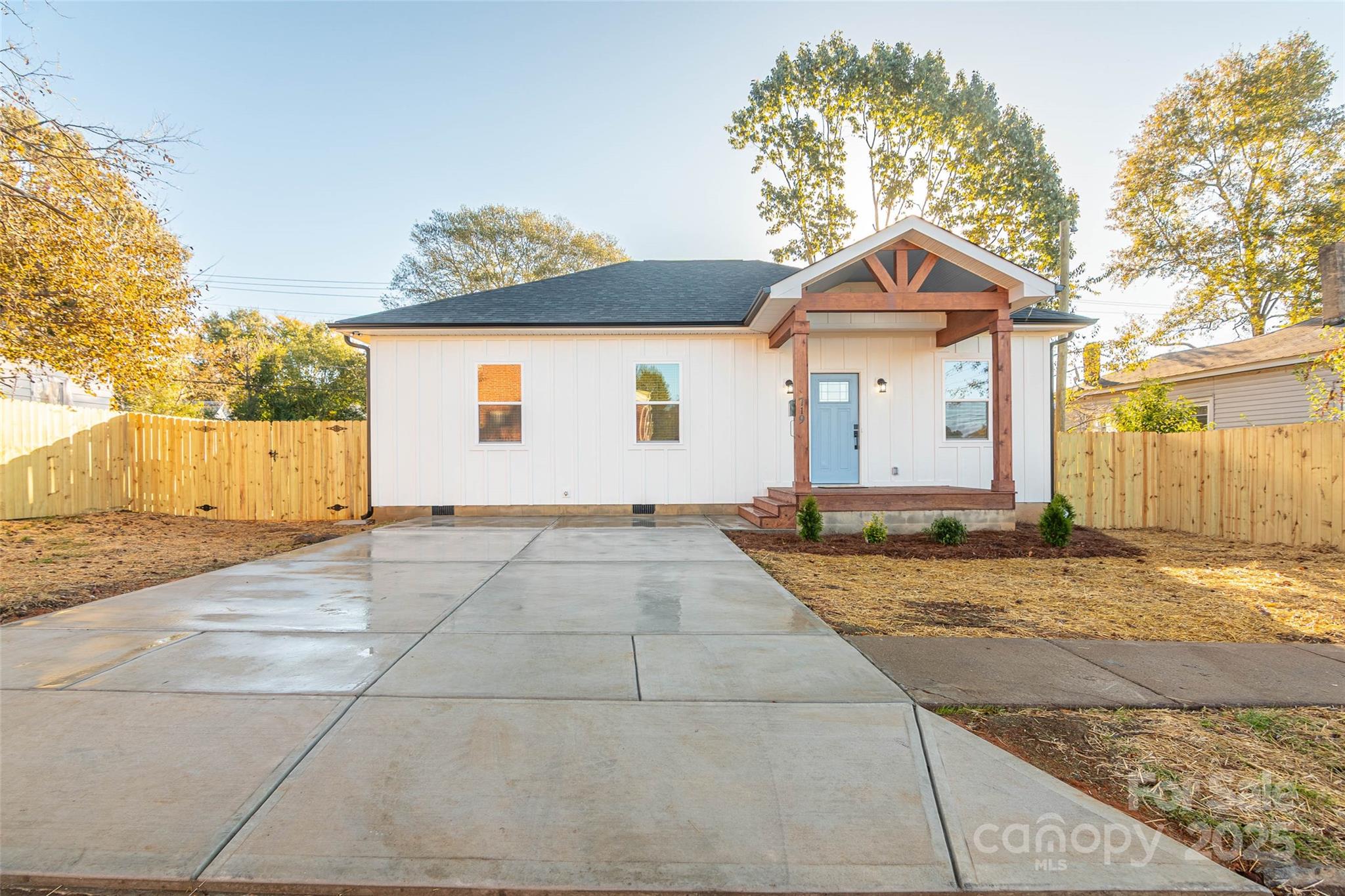 719 Smith Street — Shelby