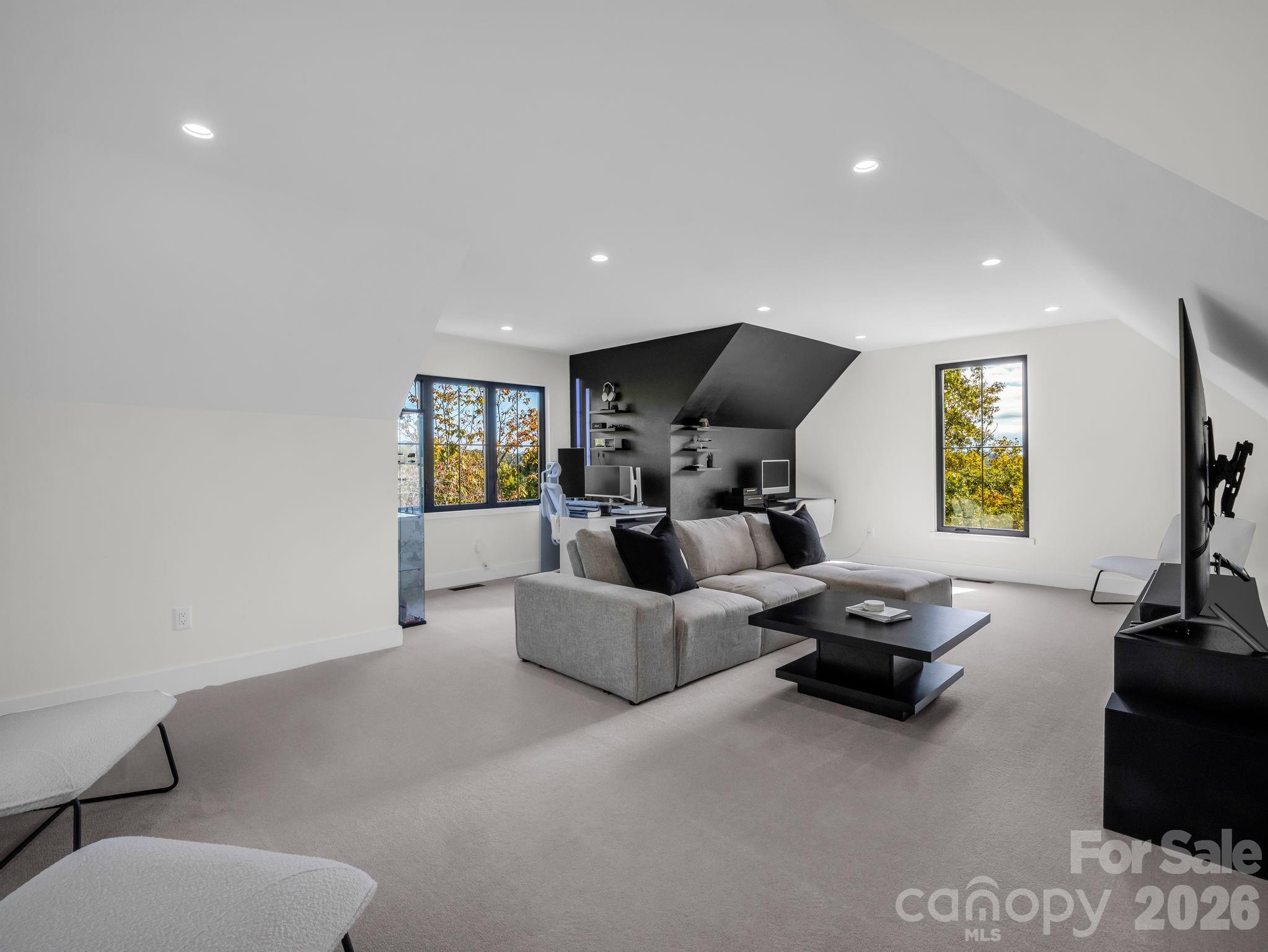 123 Millbrae Loop — Hendersonville