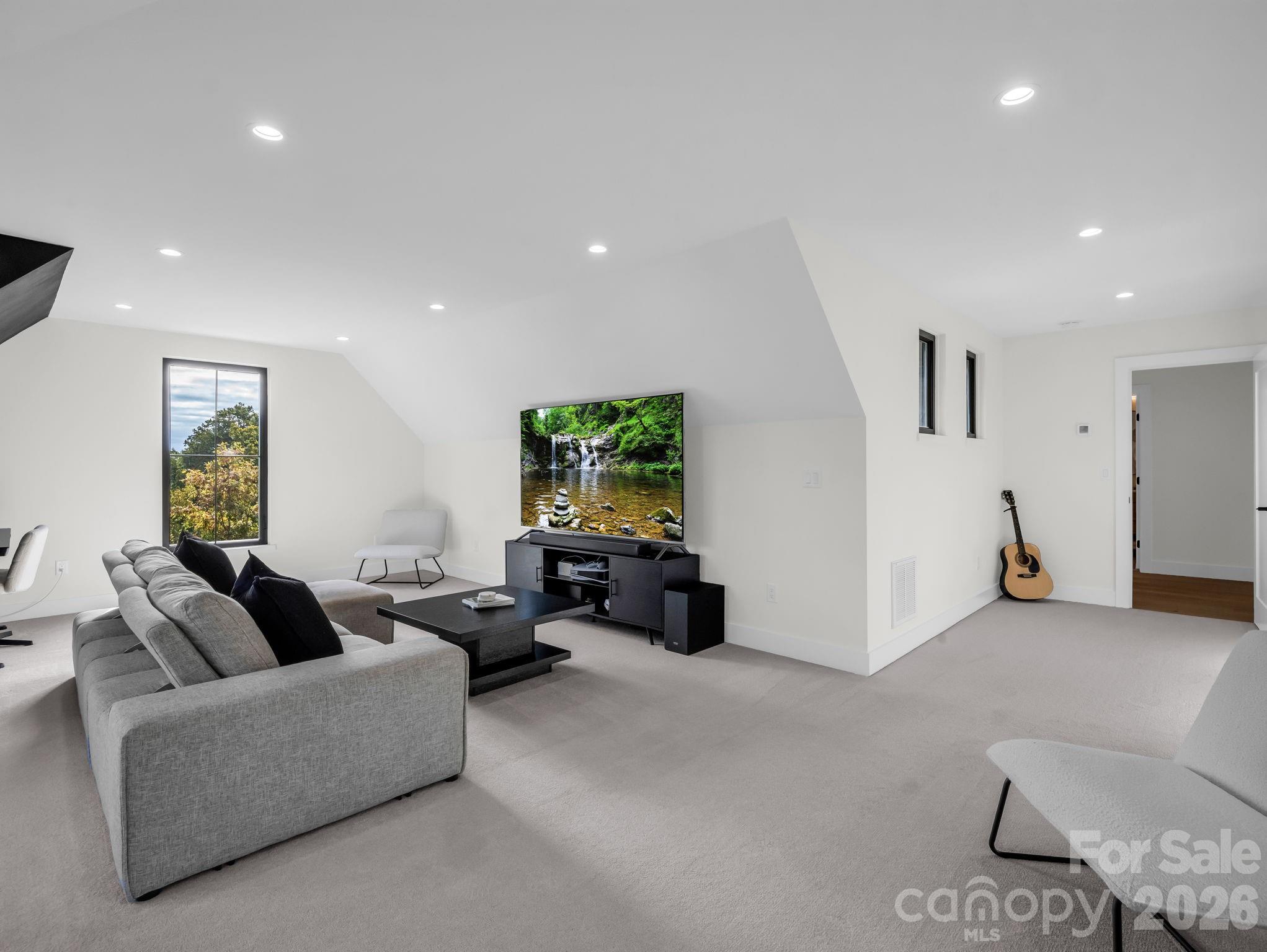 123 Millbrae Loop — Hendersonville