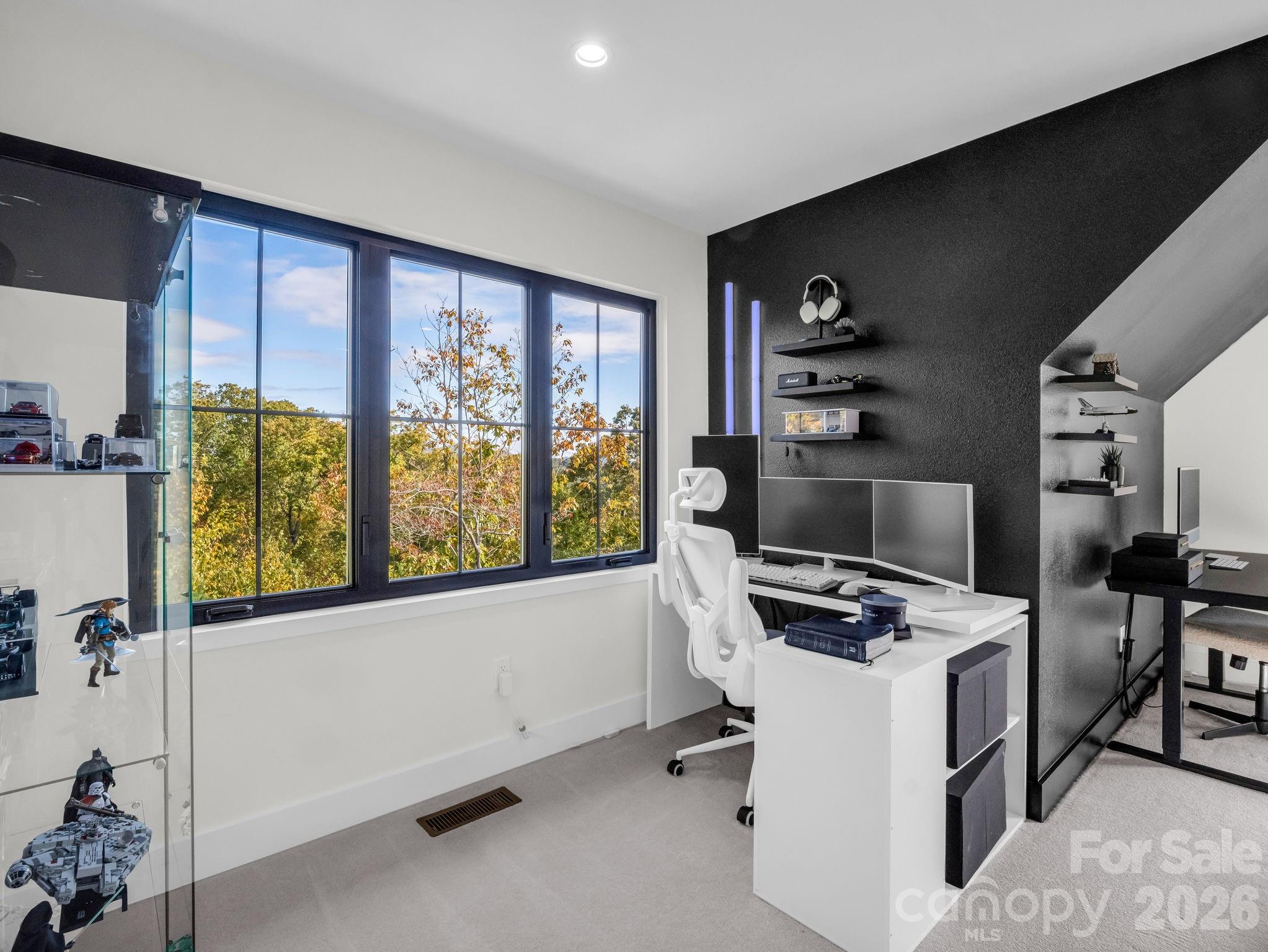 123 Millbrae Loop — Hendersonville