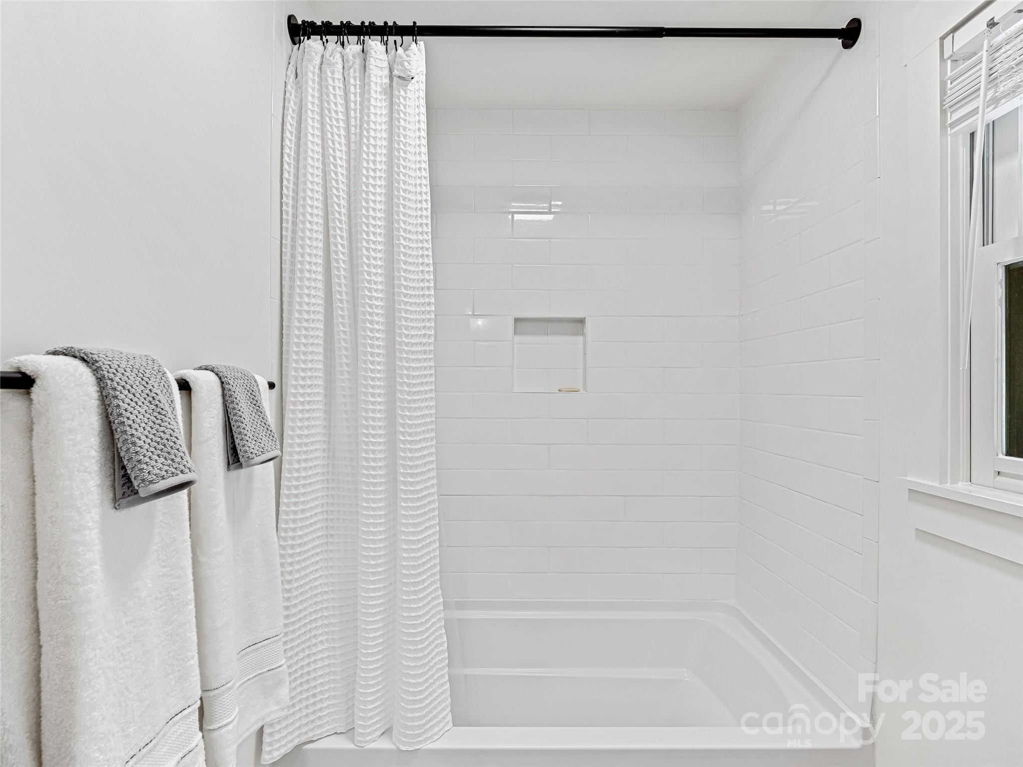 412 Cherokee Trace — Lake Toxaway