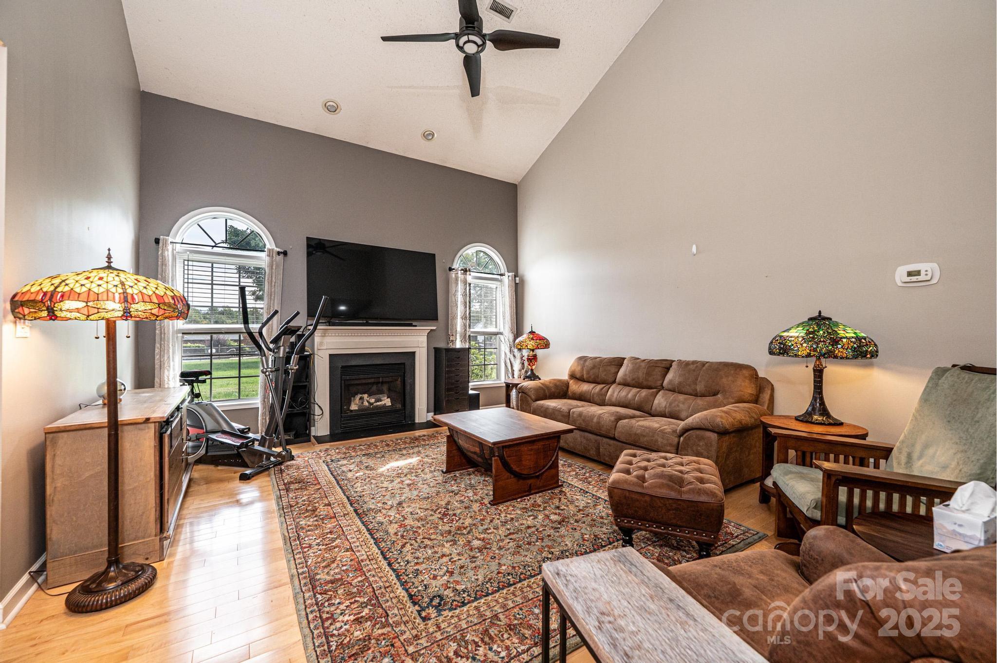 1472 Sweetbriar Lane — Hickory