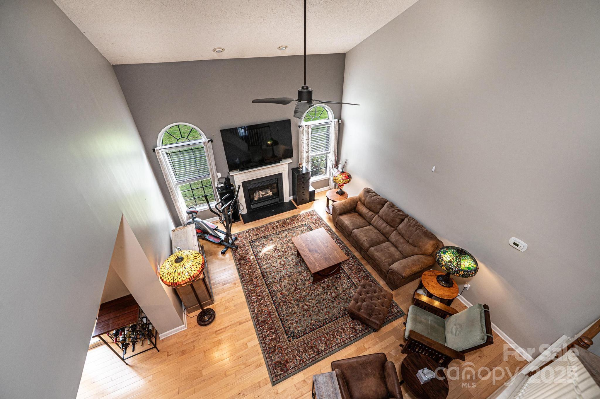 1472 Sweetbriar Lane — Hickory