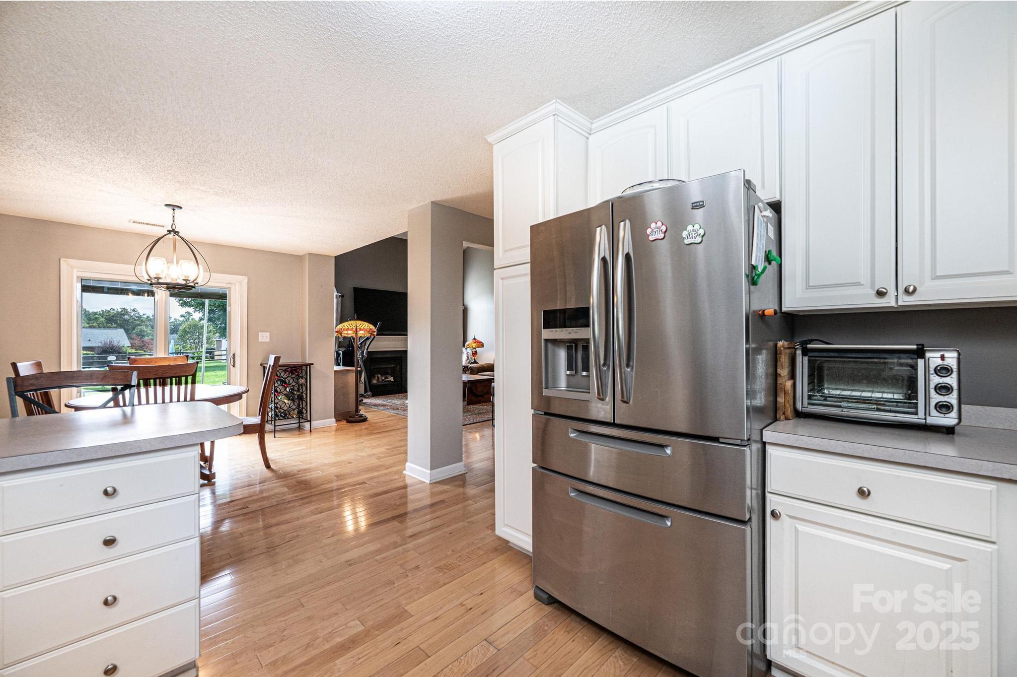 1472 Sweetbriar Lane — Hickory