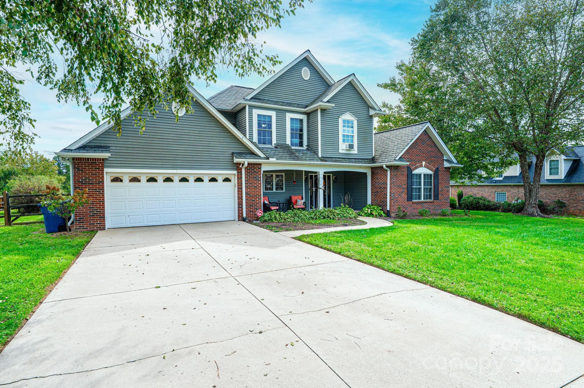 1472 Sweetbriar Lane — Hickory